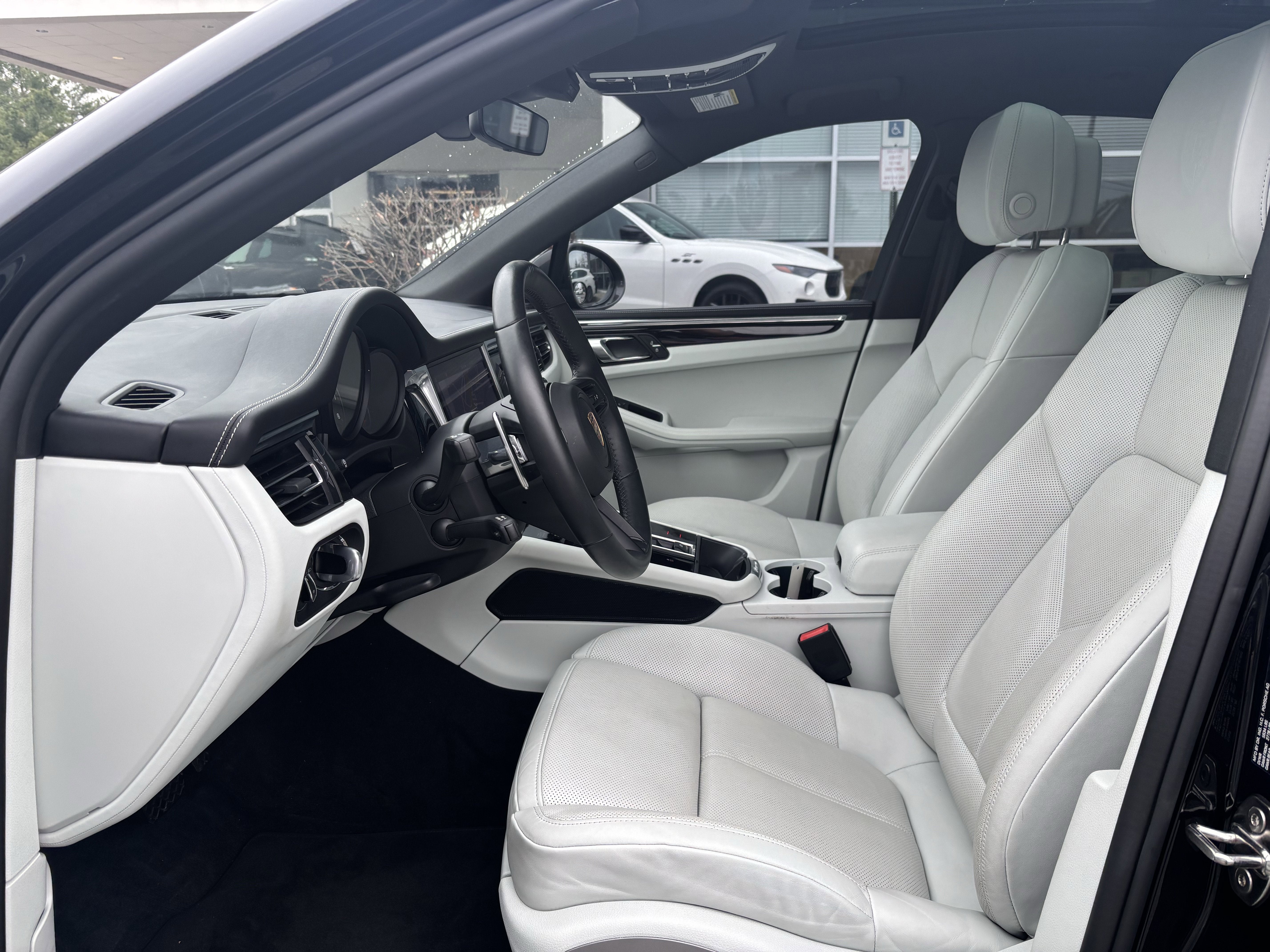 2024 Porsche Macan T