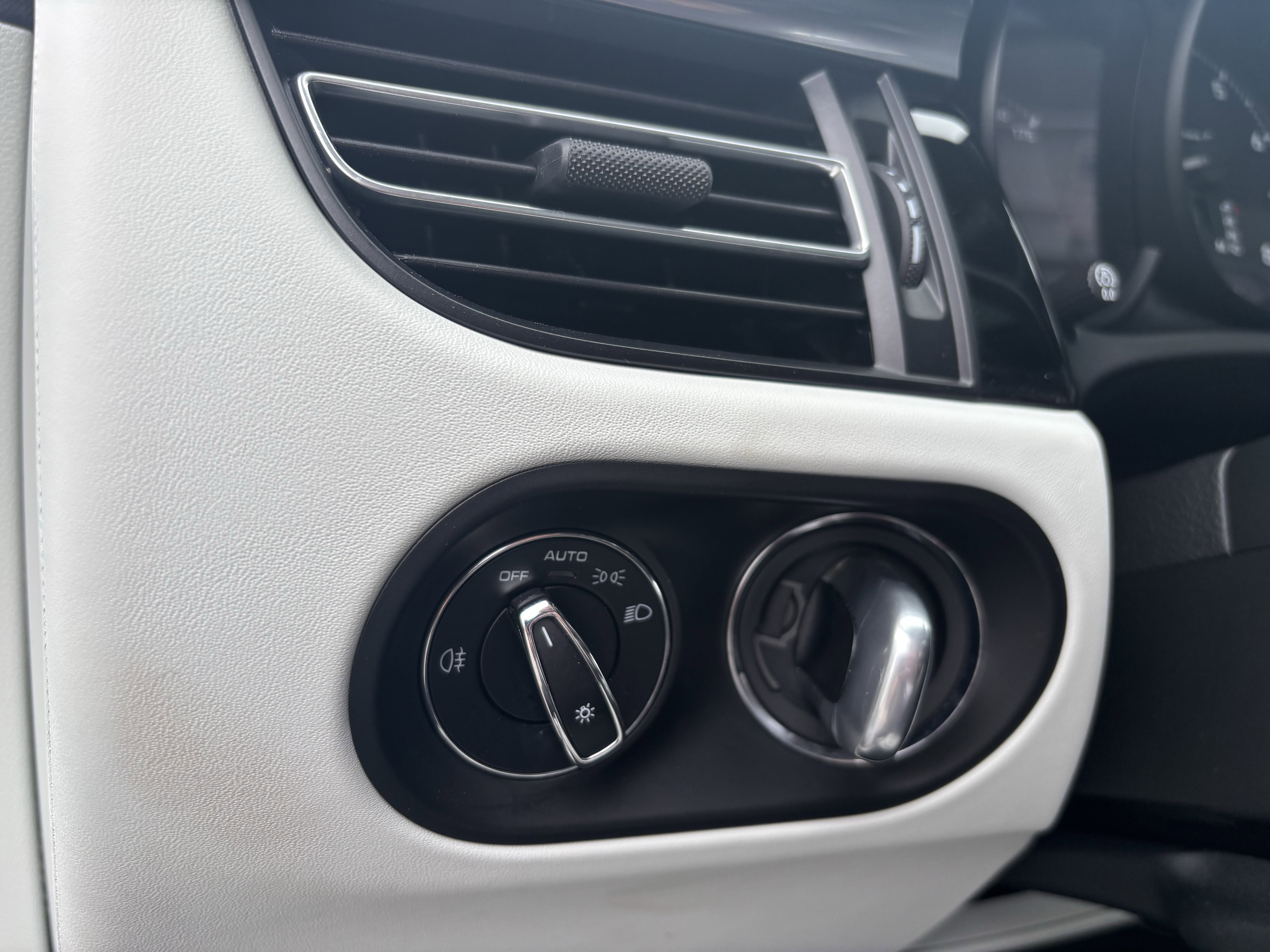 2024 Porsche Macan T
