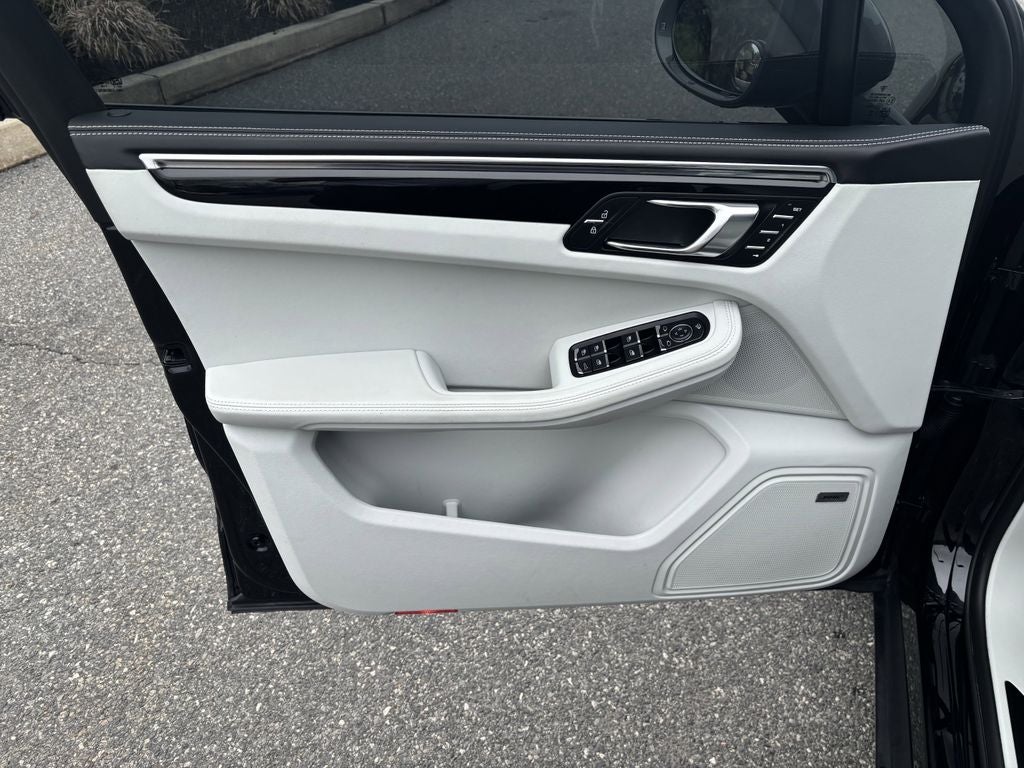 2024 Porsche Macan T