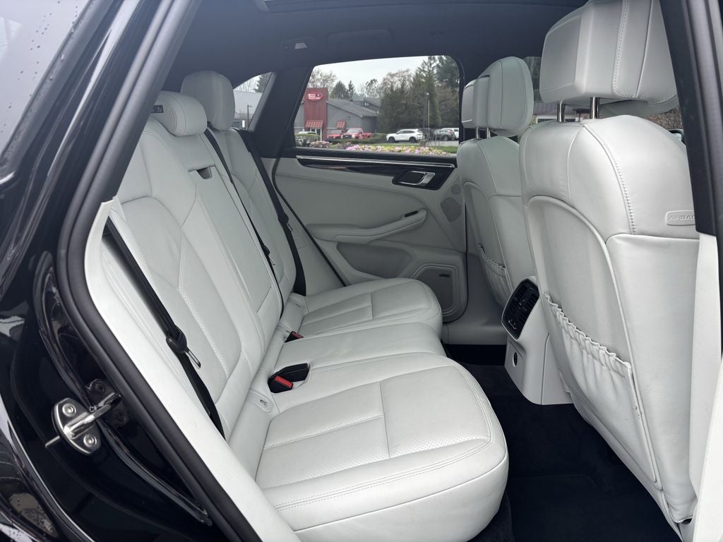 2024 Porsche Macan T