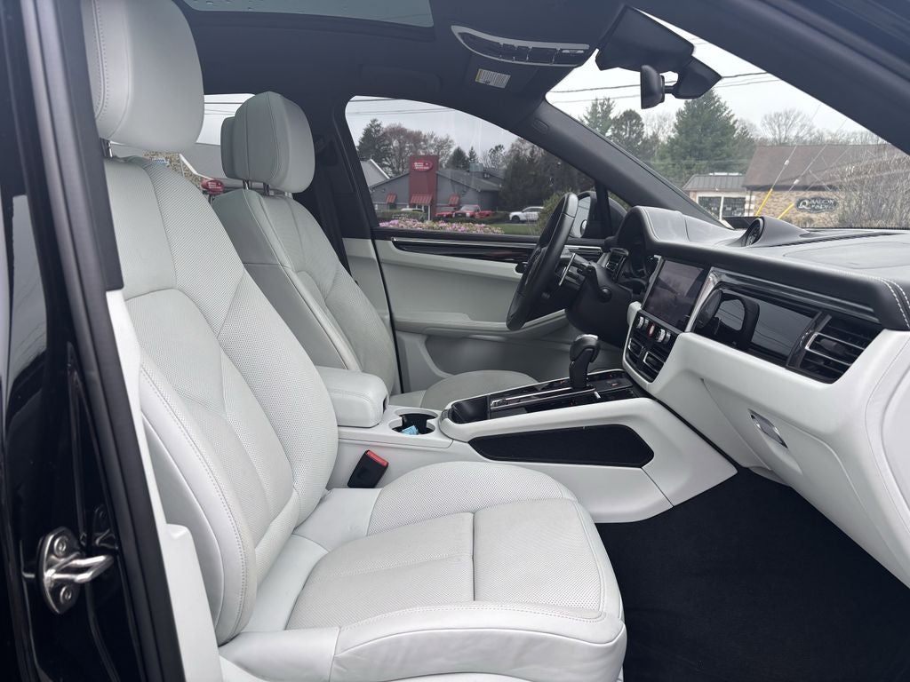 2024 Porsche Macan T