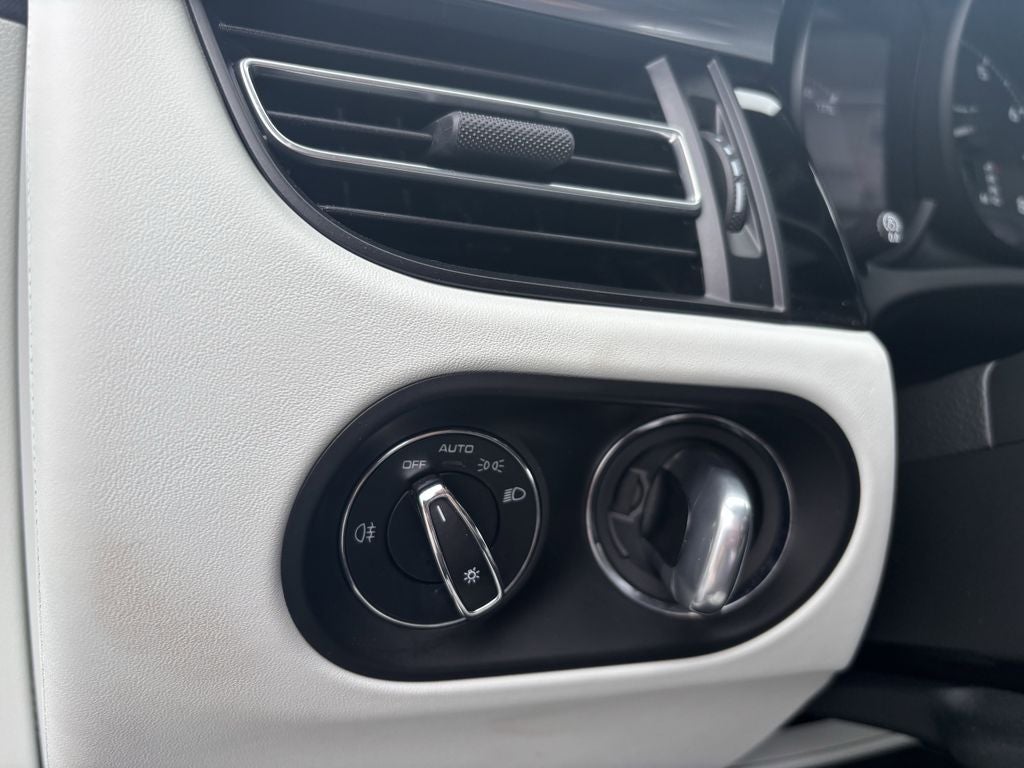 2024 Porsche Macan T