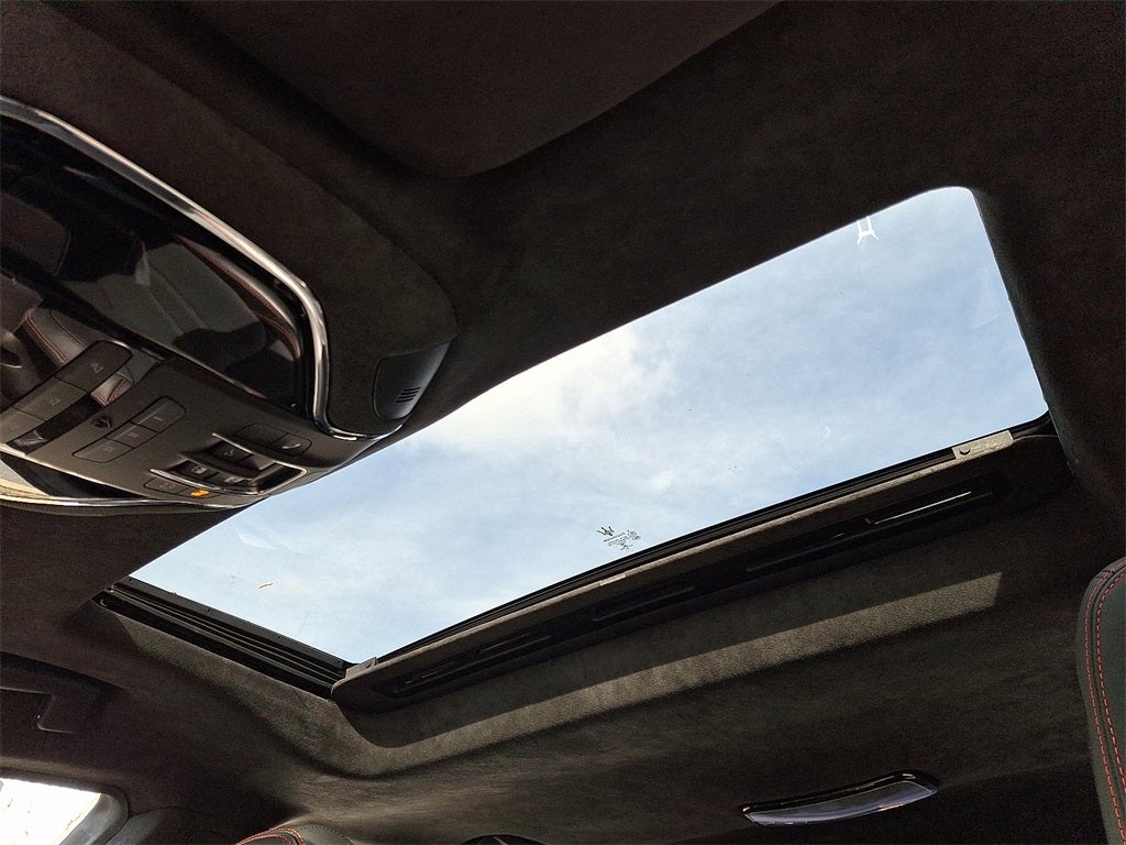 2022 Maserati Ghibli Modena Q4