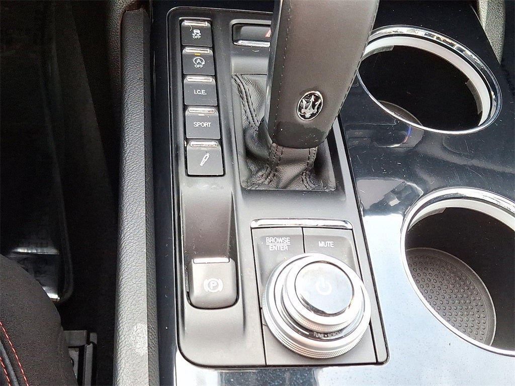 2022 Maserati Ghibli Modena Q4