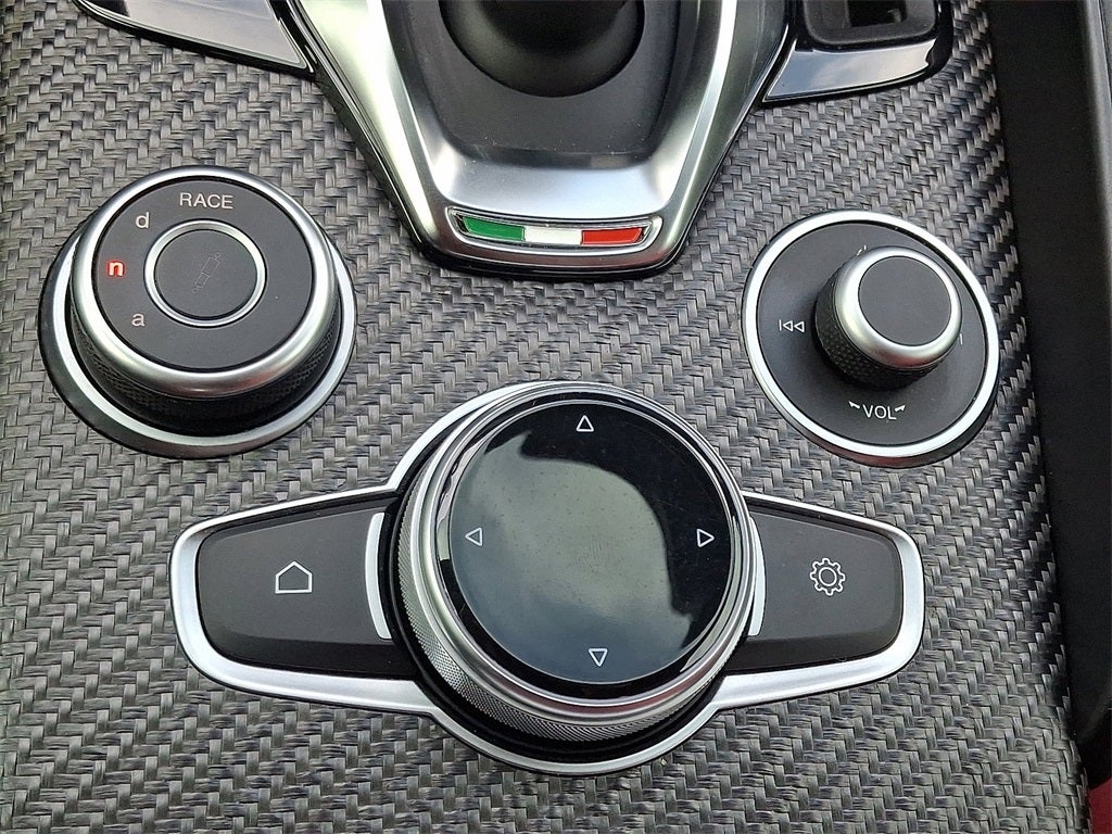 2024 Alfa Romeo Giulia Quadrifoglio