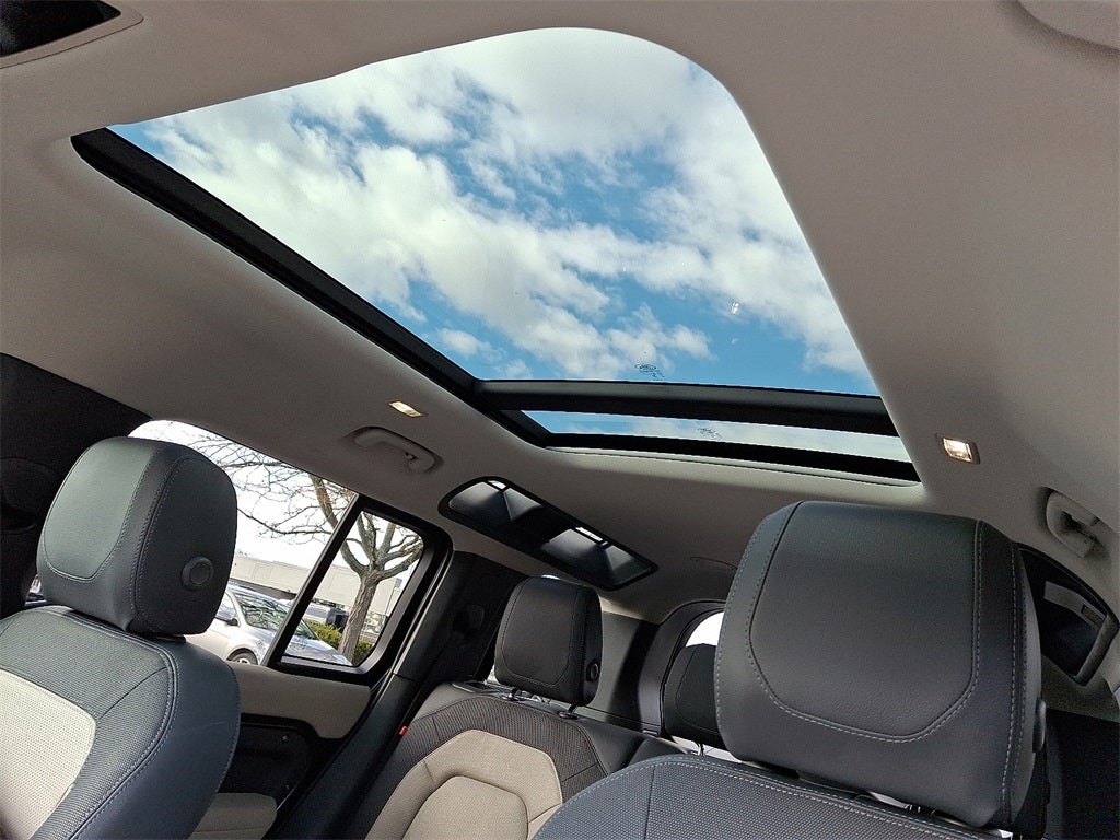 2023 Land Rover Defender 110 X-Dynamic SE