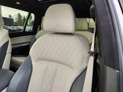 2023 BMW X7 M60i