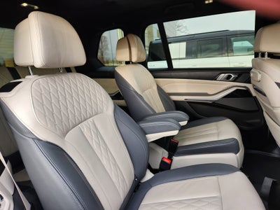 2023 BMW X7 M60i