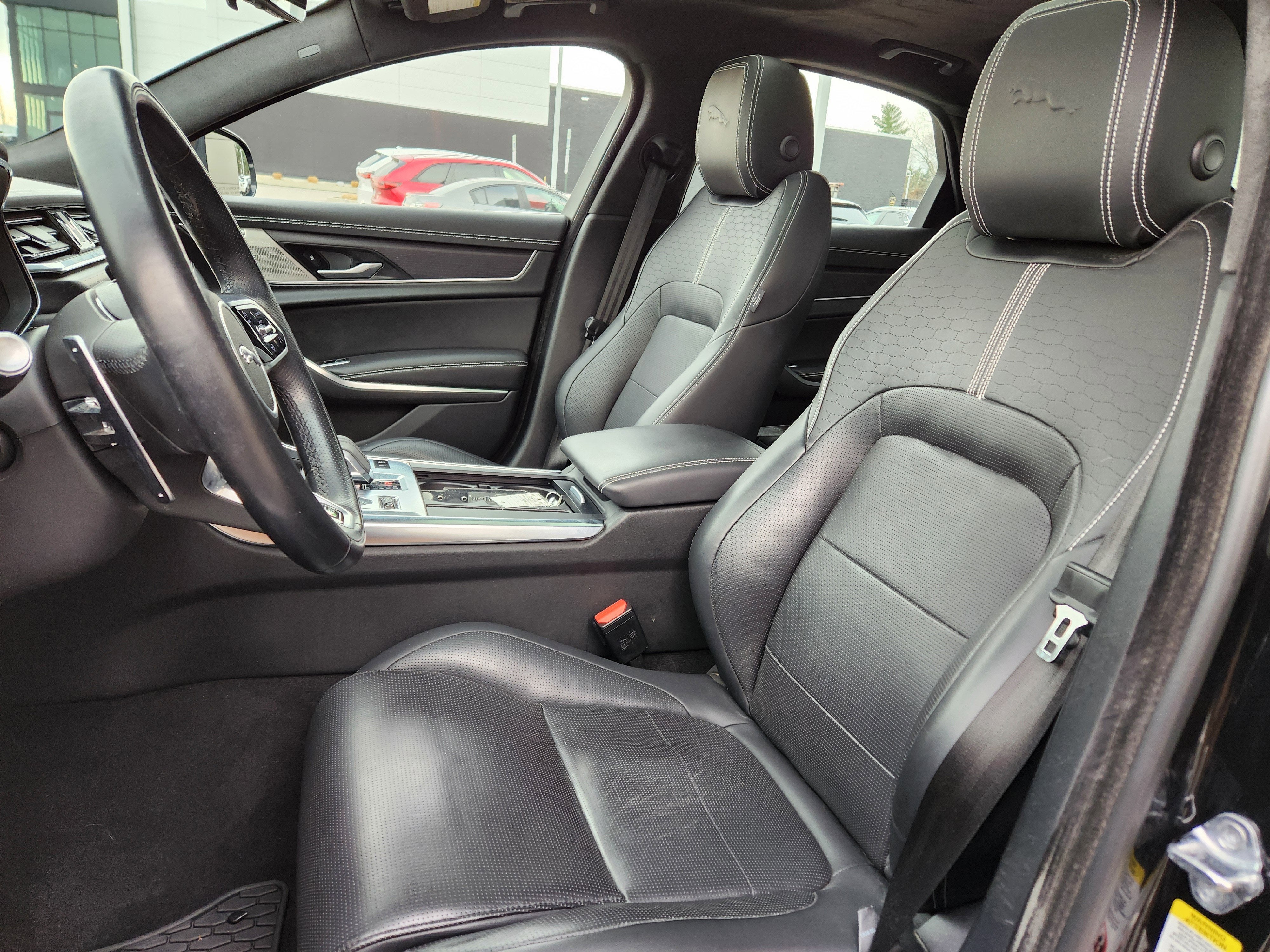 2022 Jaguar XF R-Dynamic SE