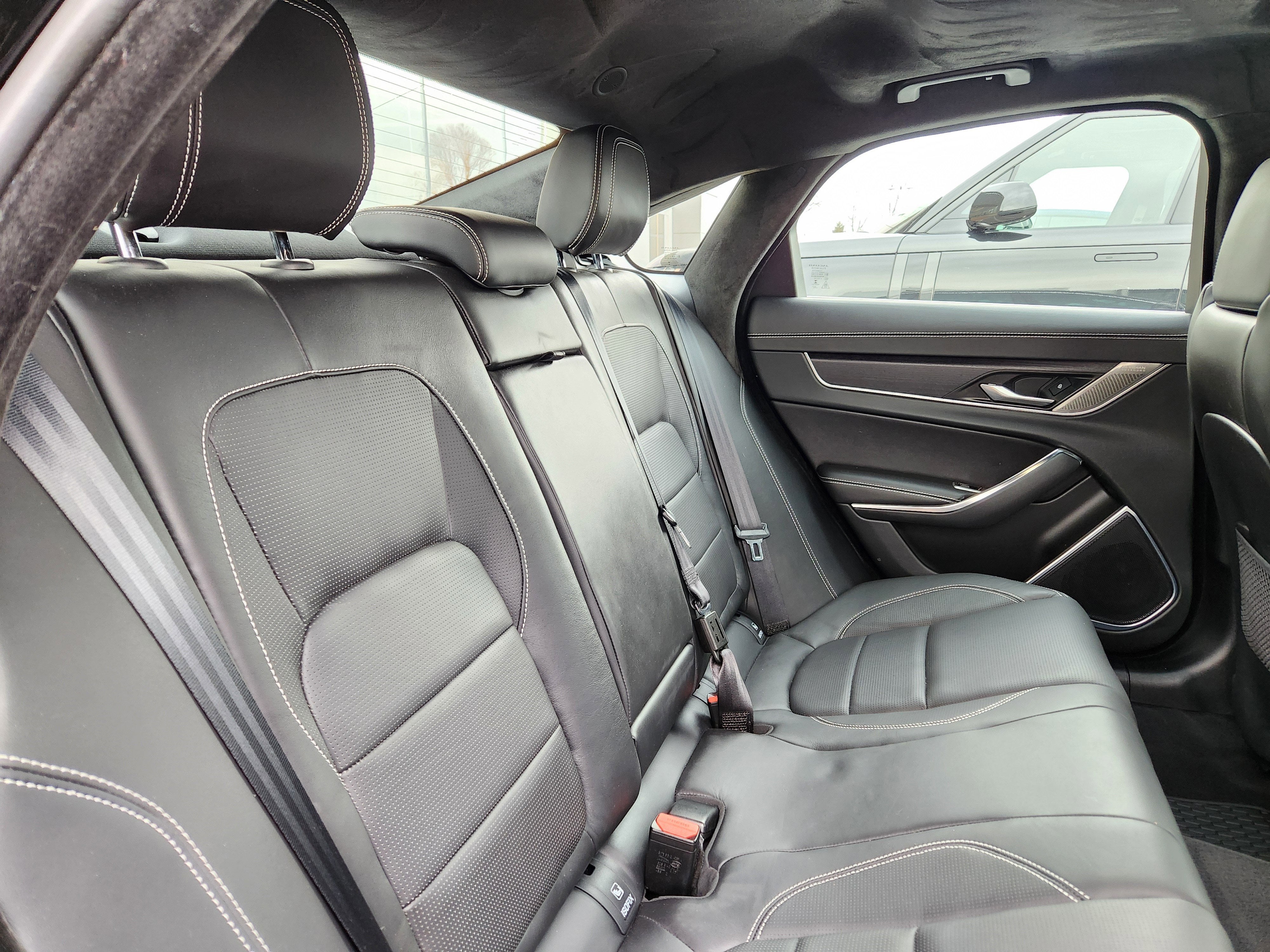 2022 Jaguar XF R-Dynamic SE