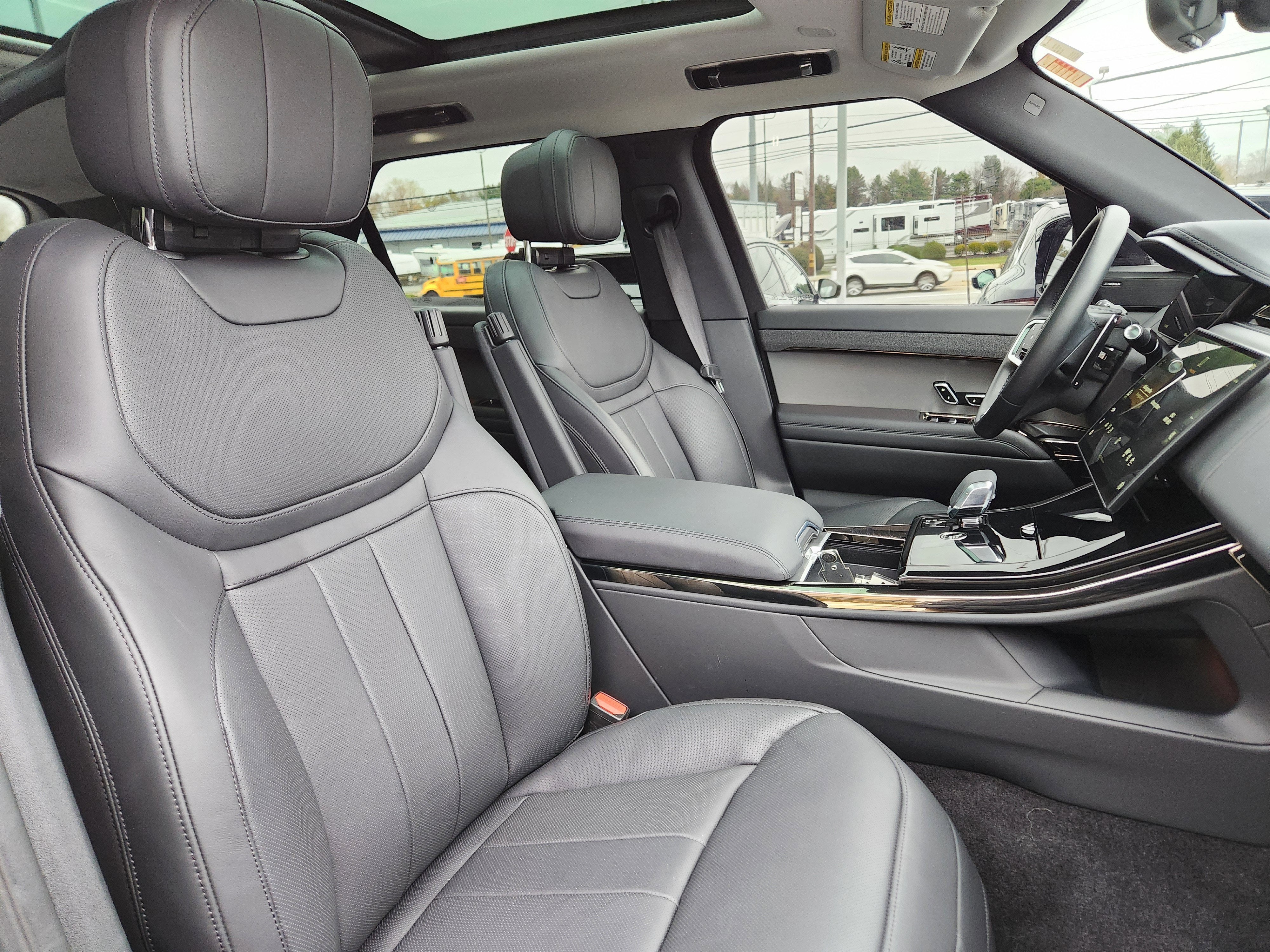 2024 Land Rover Range Rover Sport SE