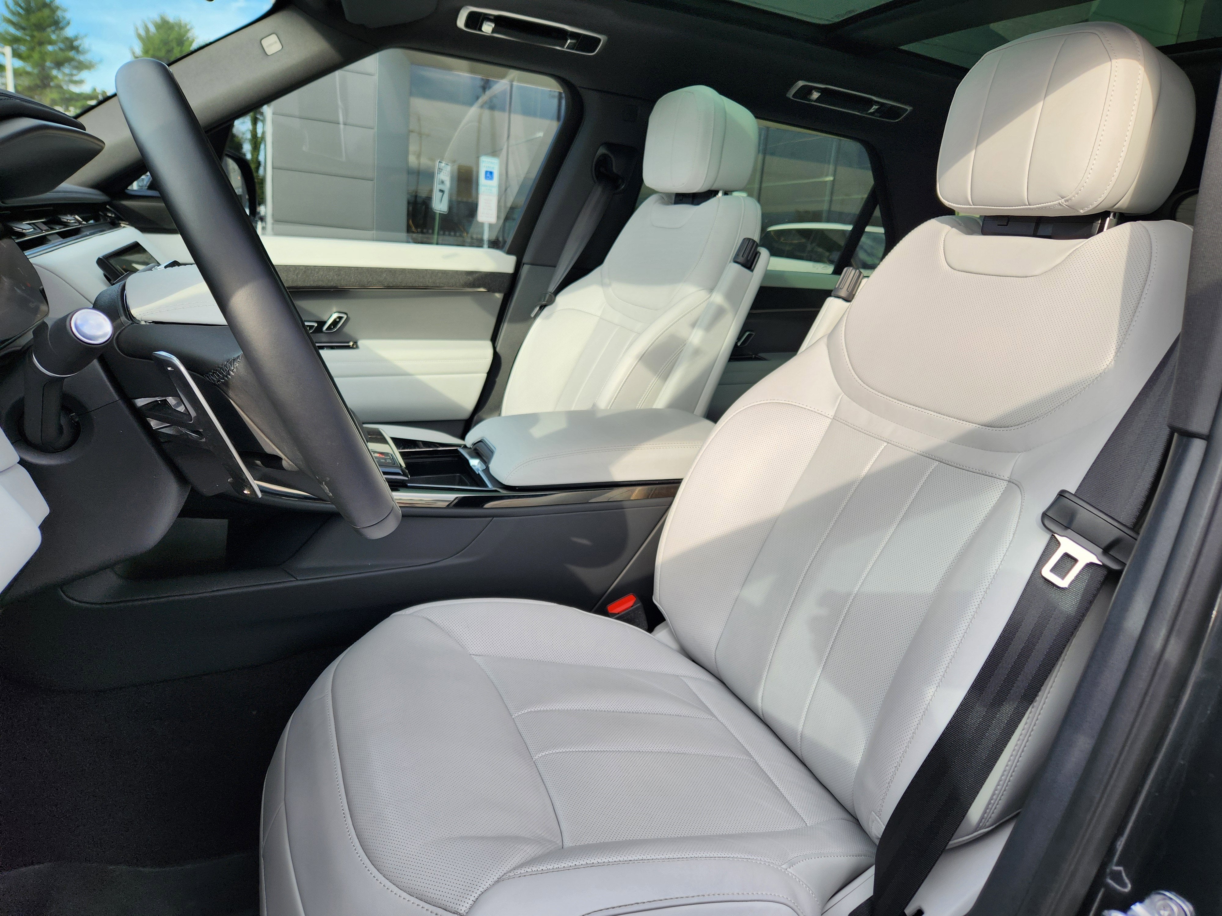 2025 Land Rover Range Rover Sport SE