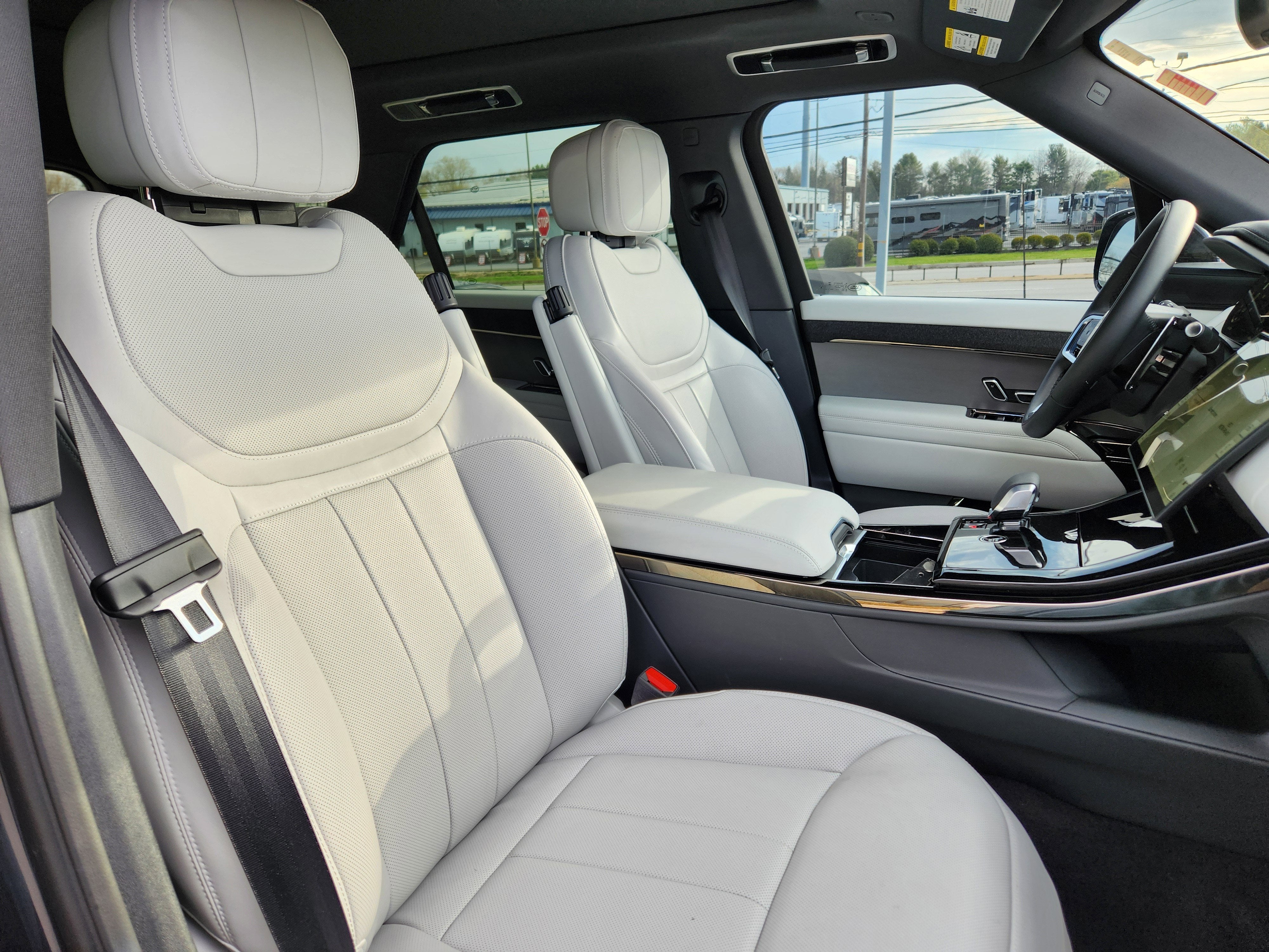 2025 Land Rover Range Rover Sport SE