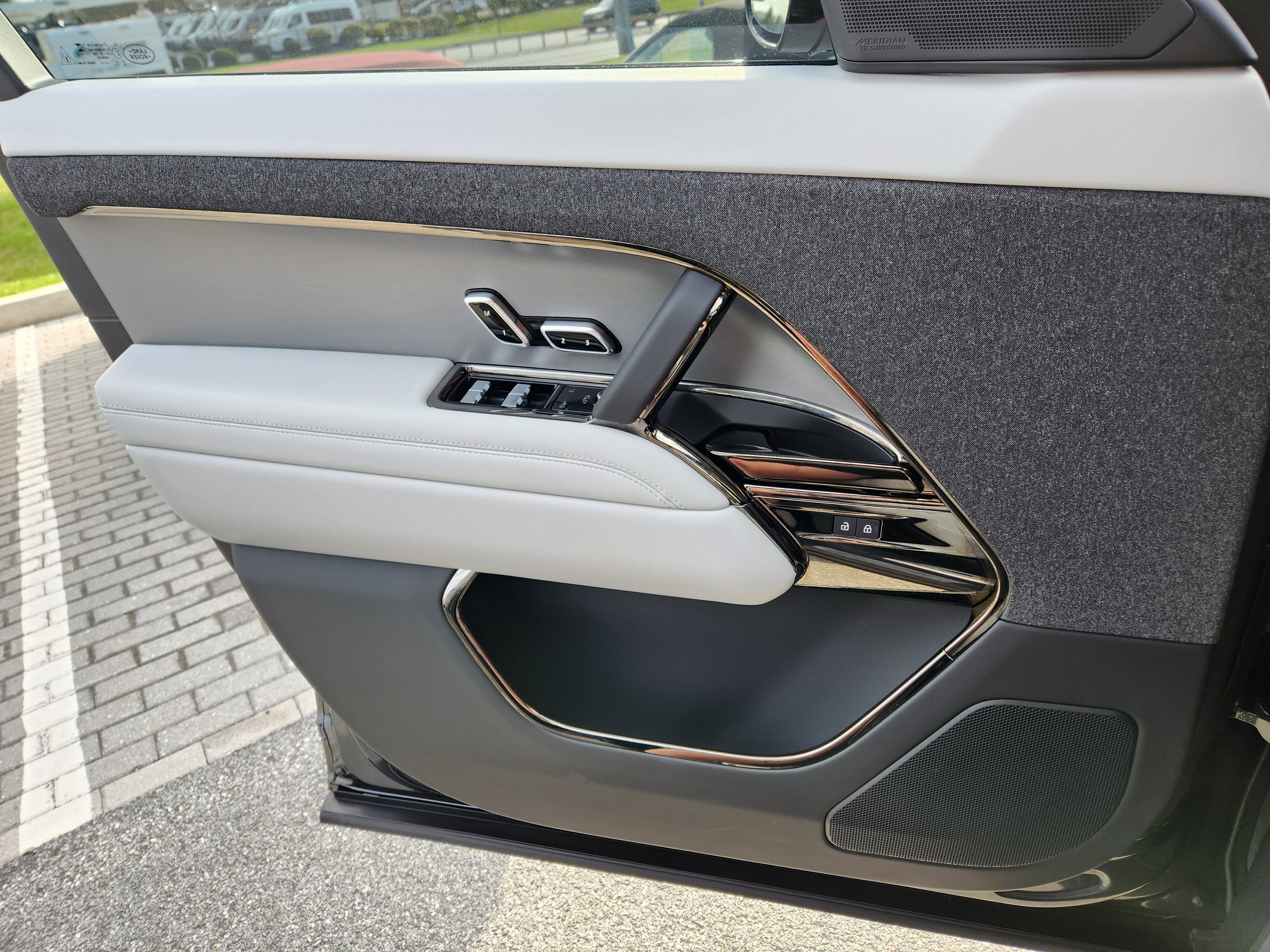 2025 Land Rover Range Rover Sport SE