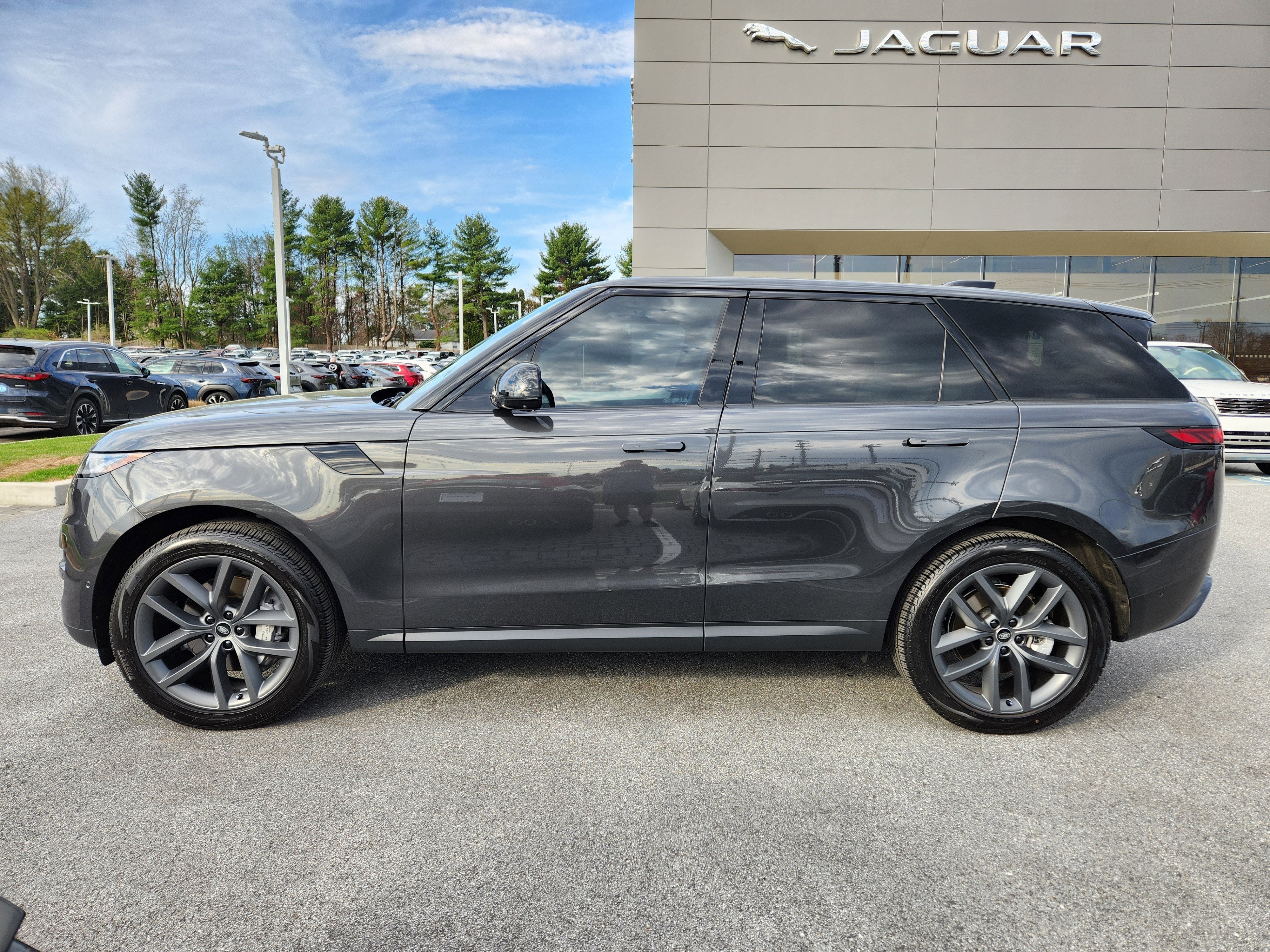 2025 Land Rover Range Rover Sport SE