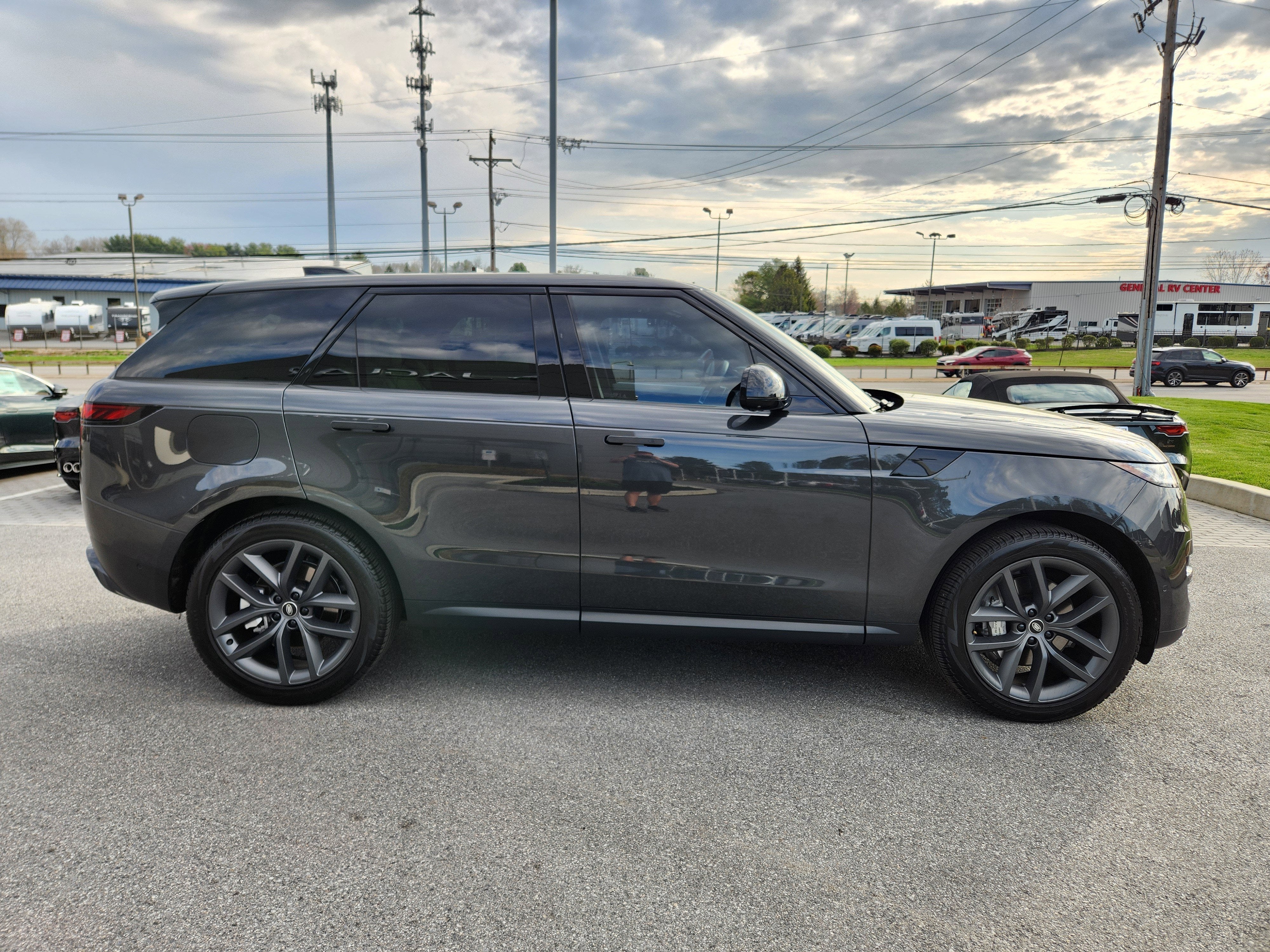 2025 Land Rover Range Rover Sport SE