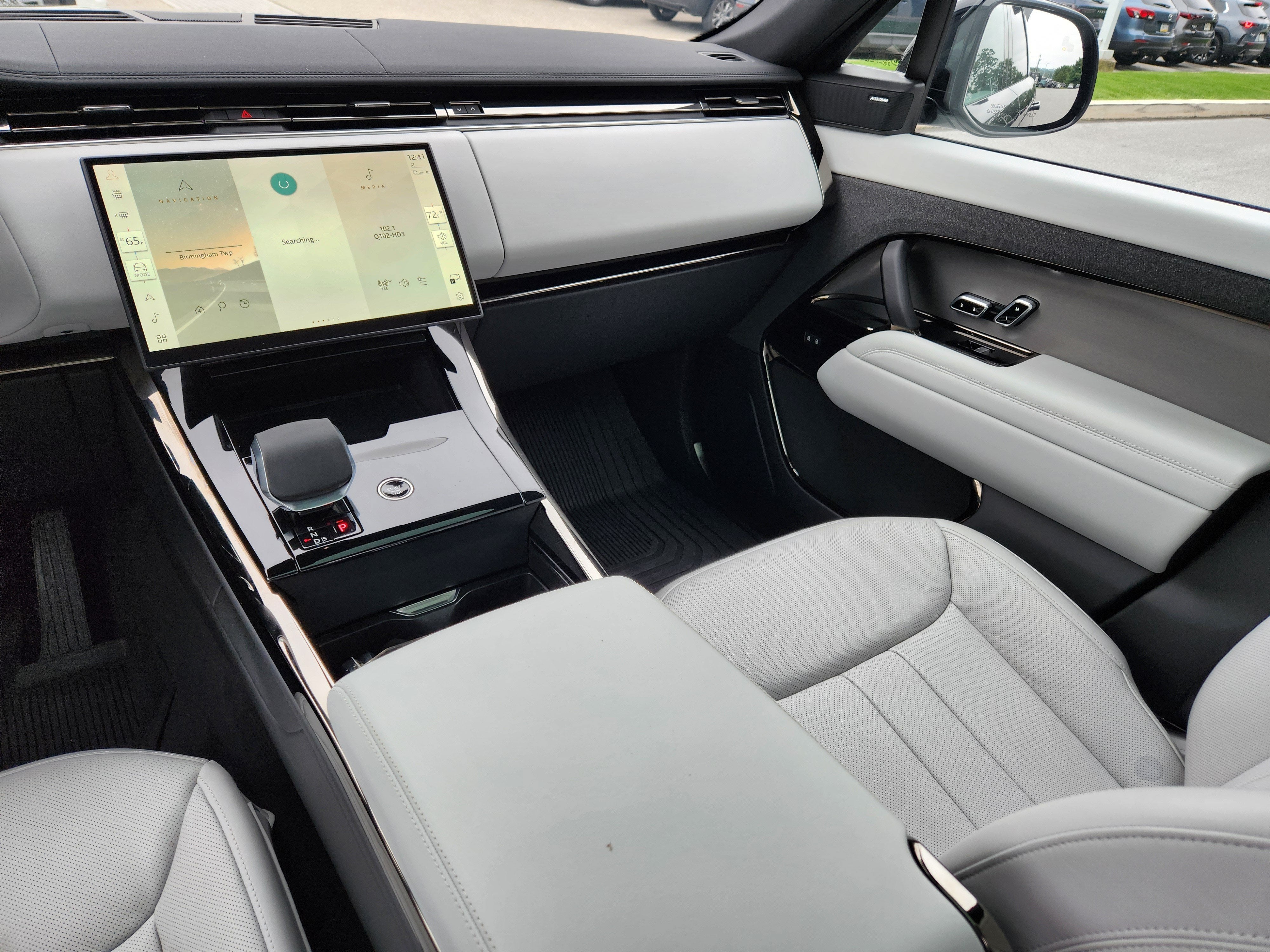2025 Land Rover Range Rover Sport SE