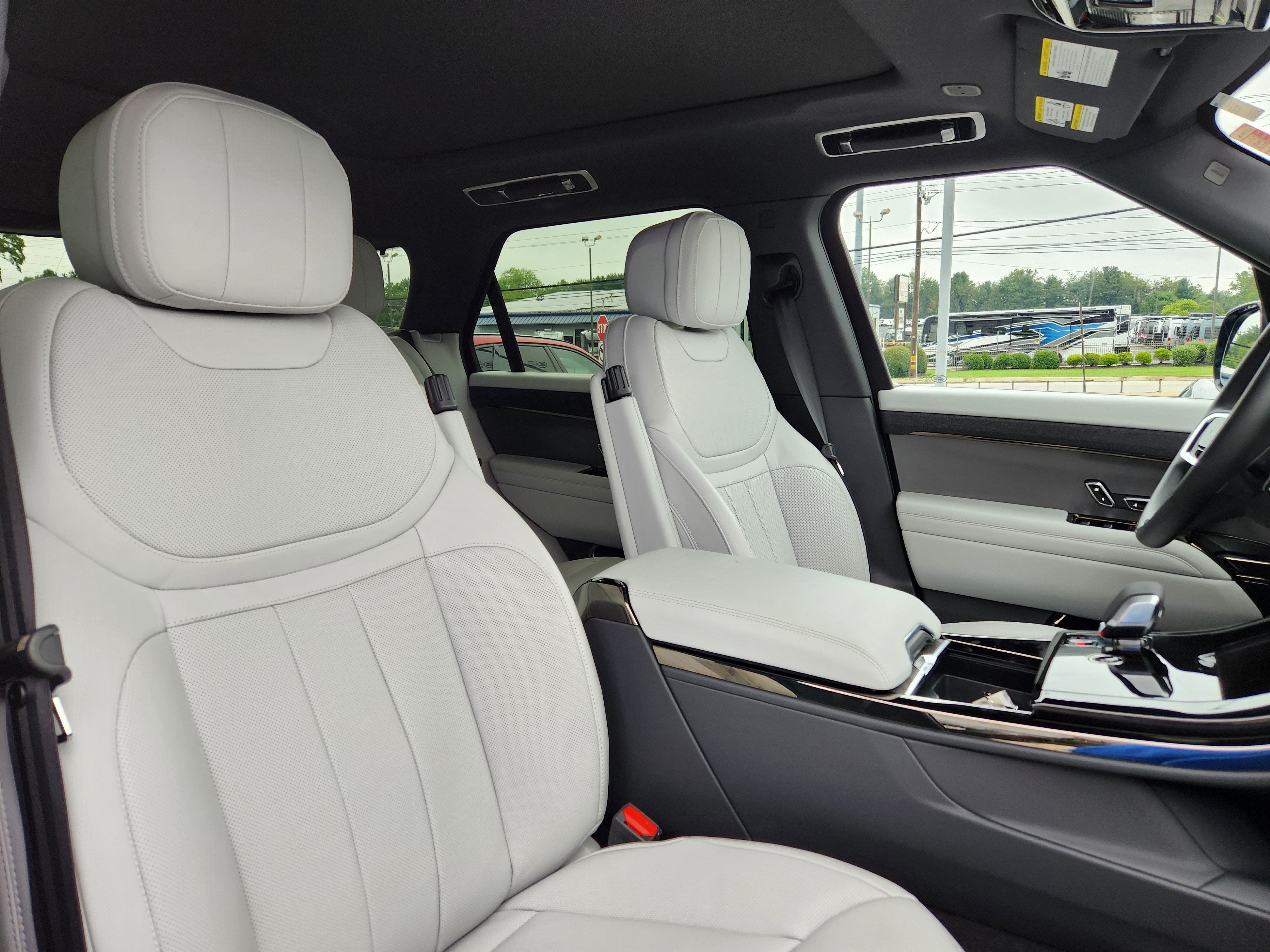 2025 Land Rover Range Rover Sport SE