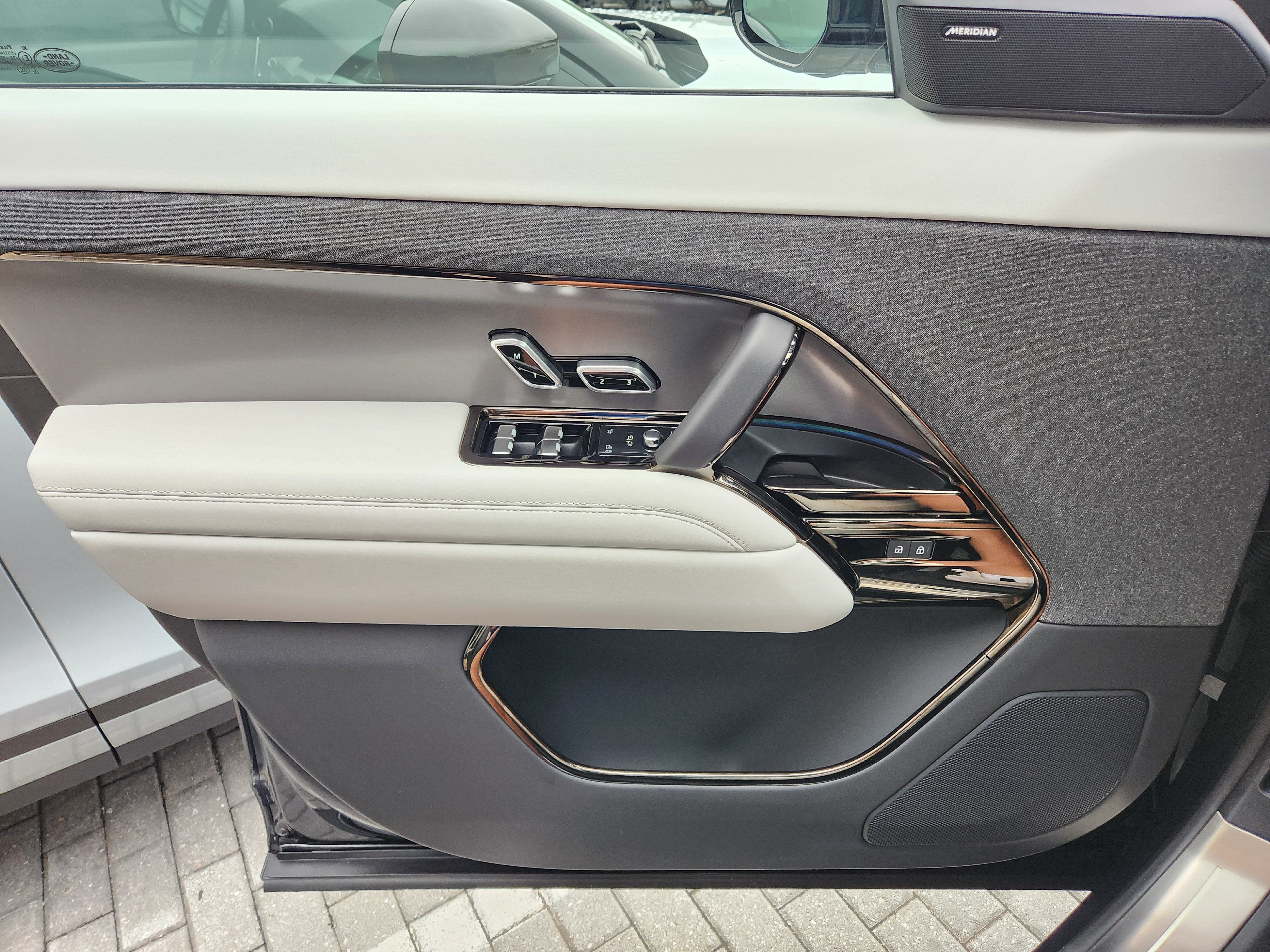 2025 Land Rover Range Rover Sport SE