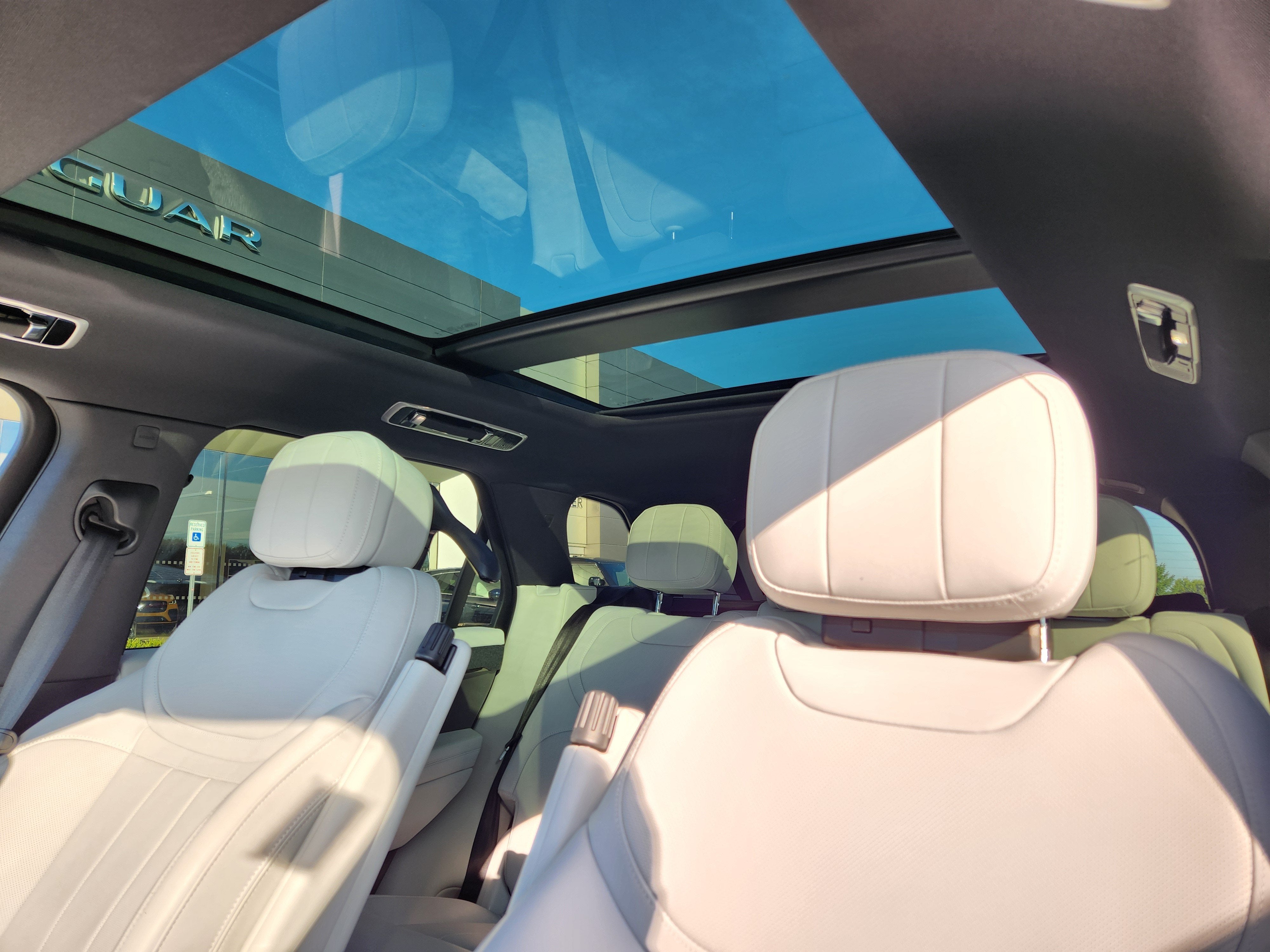 2026 Land Rover Range Rover Sport SE