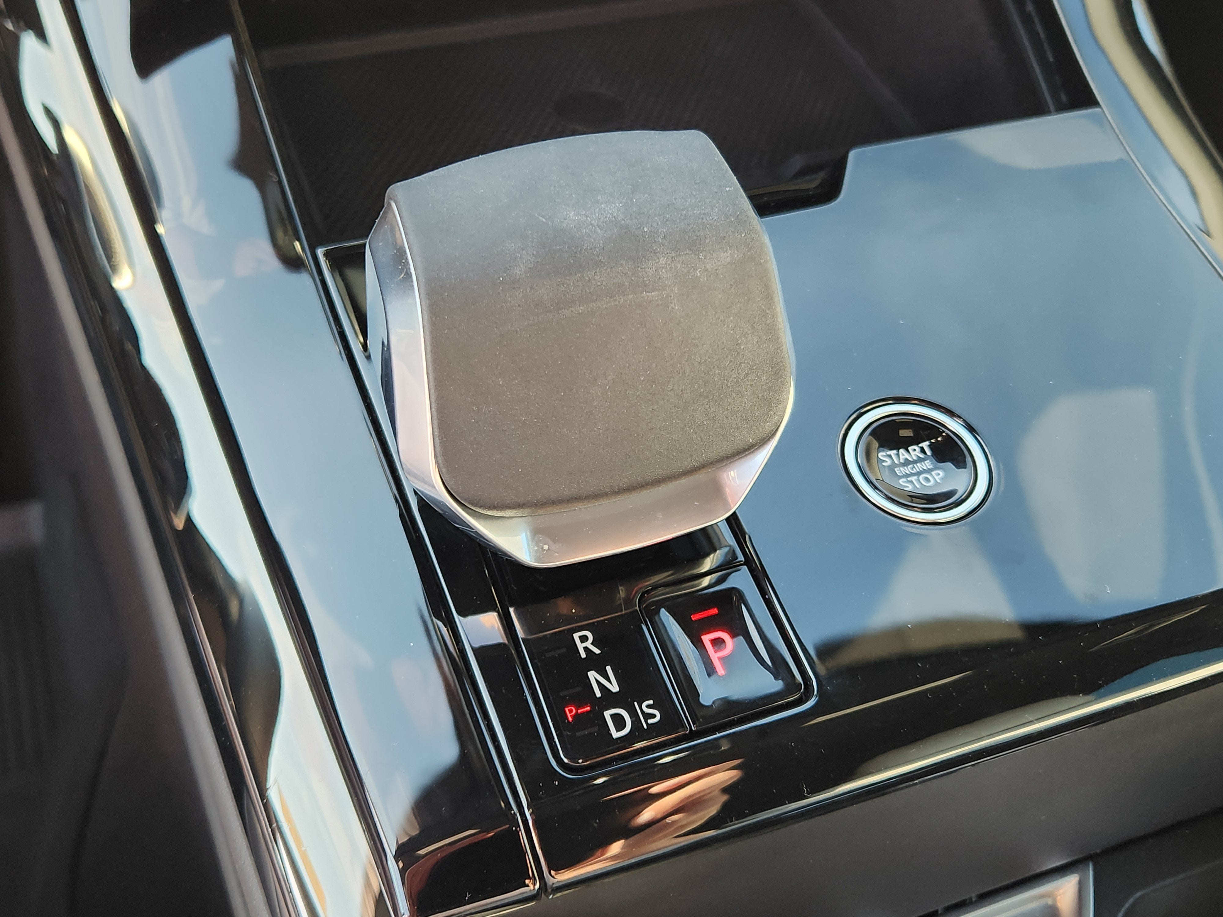 2026 Land Rover Range Rover Sport SE