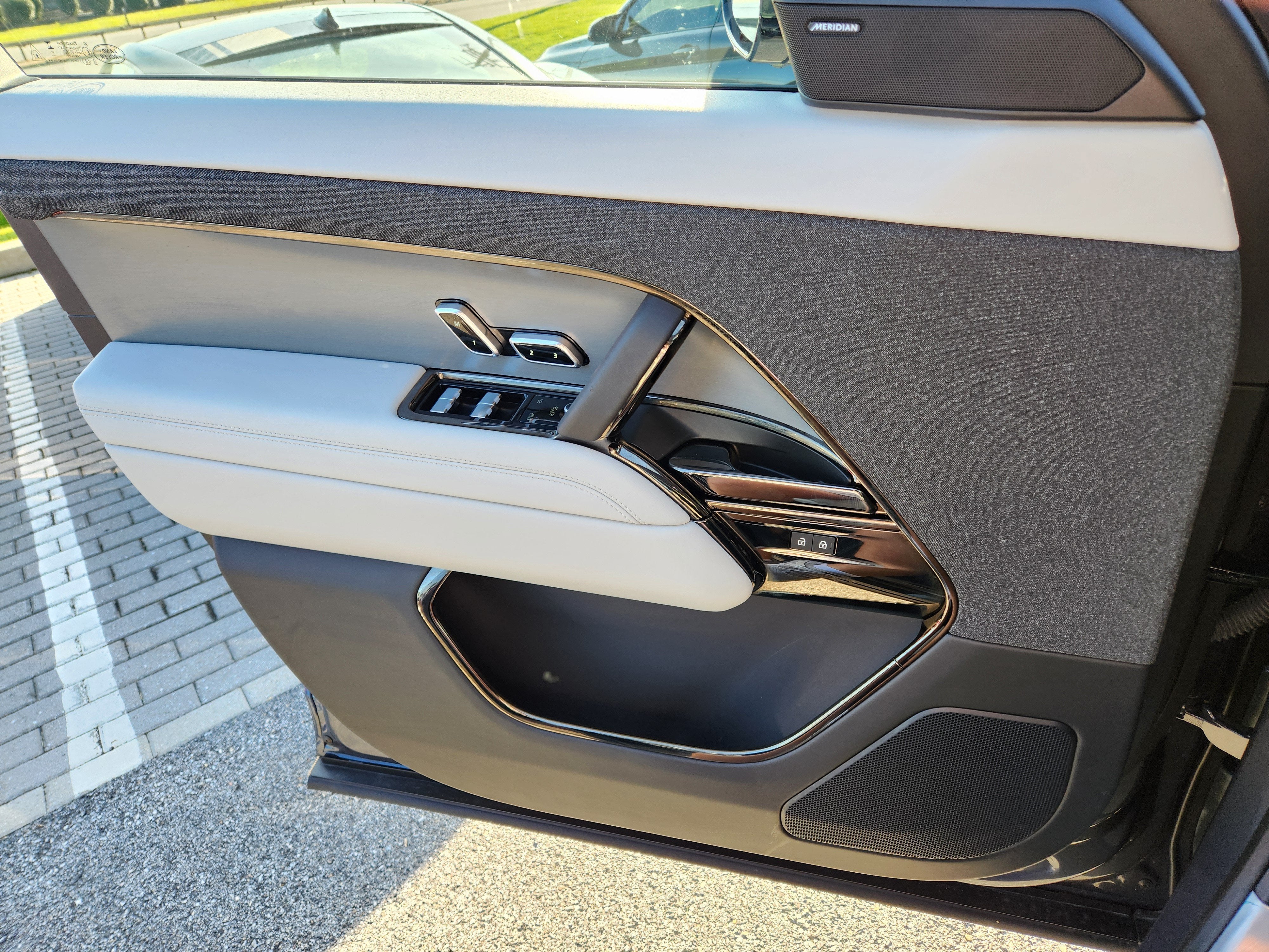 2026 Land Rover Range Rover Sport SE