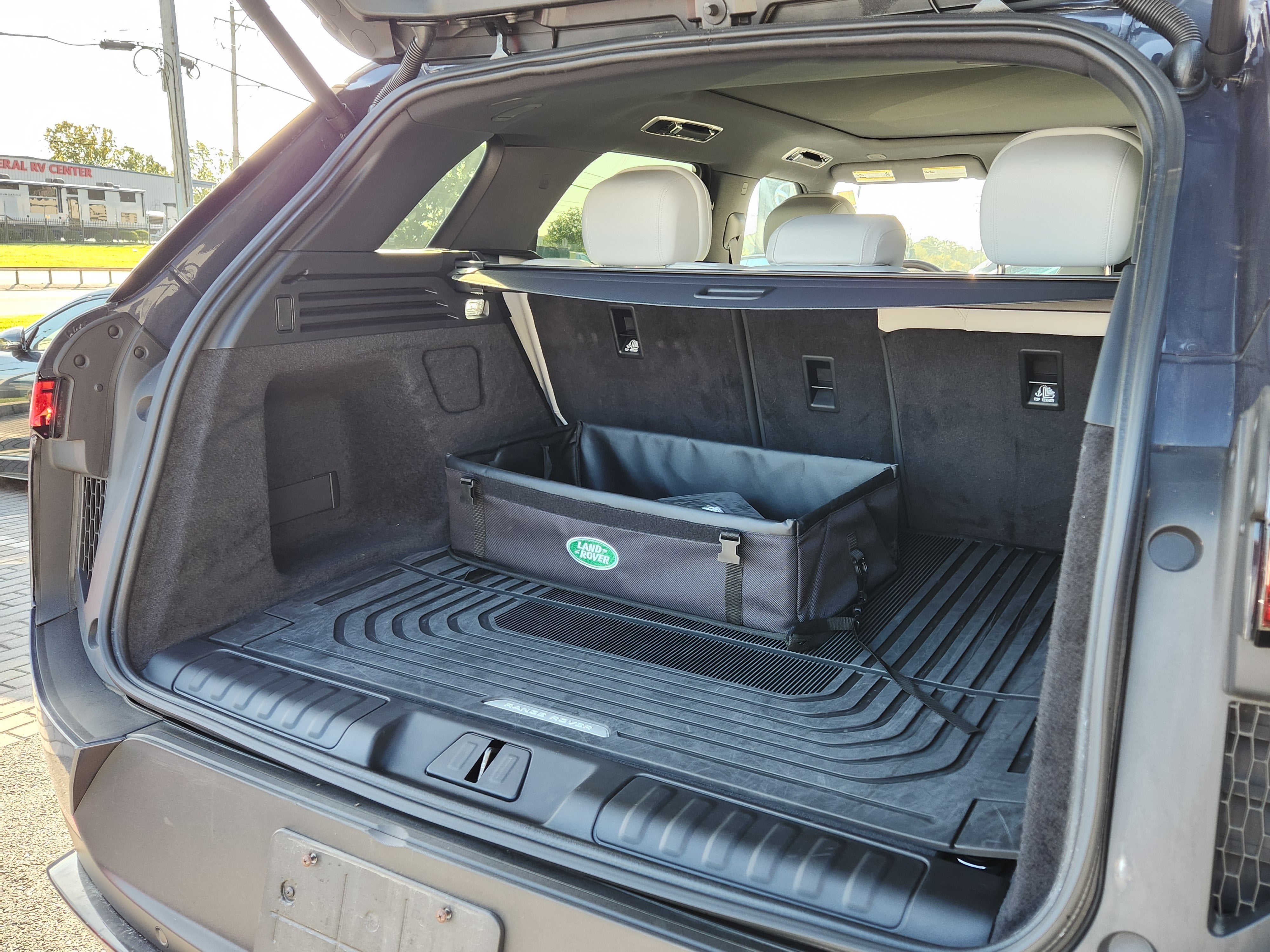 2026 Land Rover Range Rover Sport SE