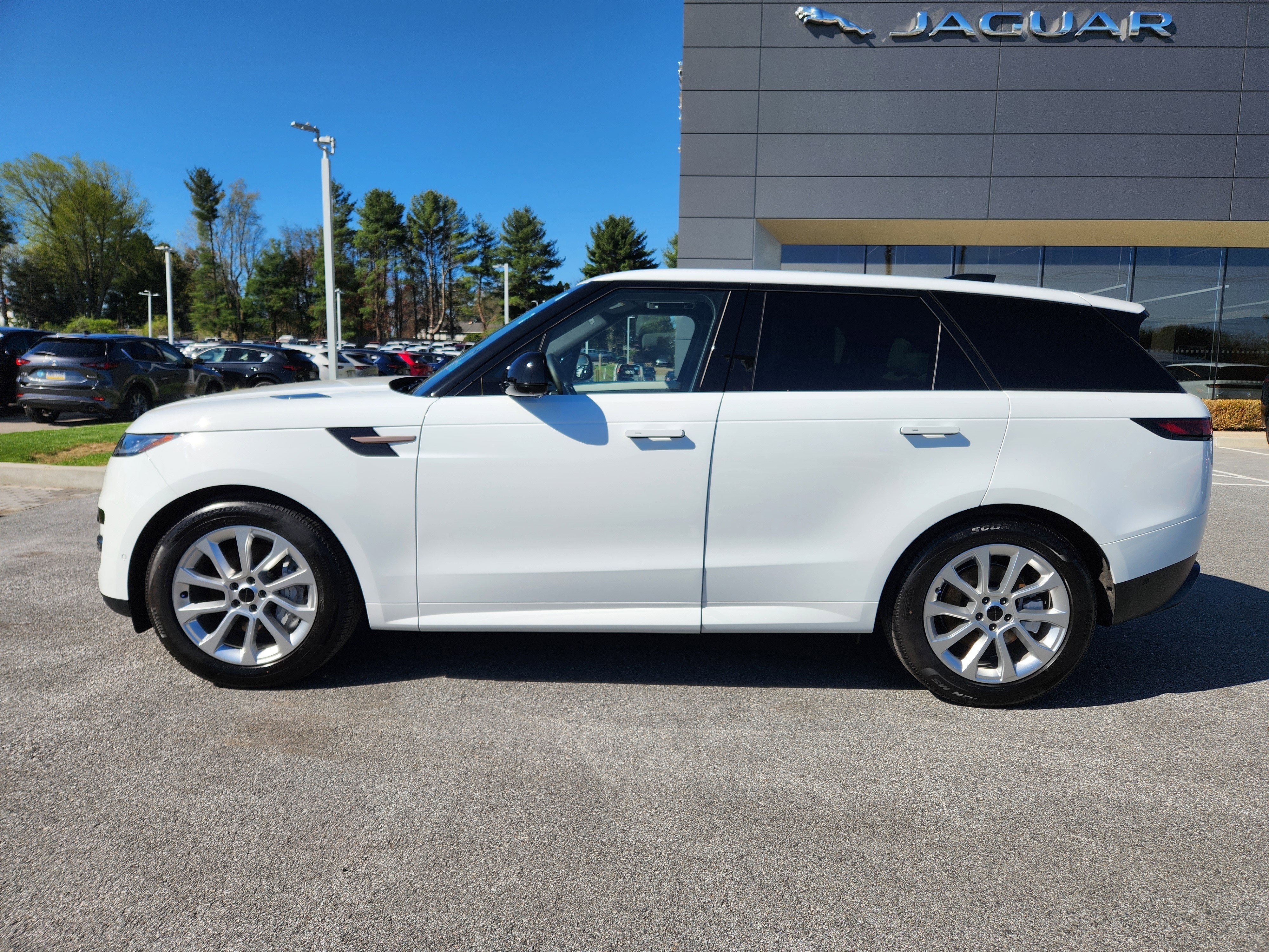 2026 Land Rover Range Rover Sport SE