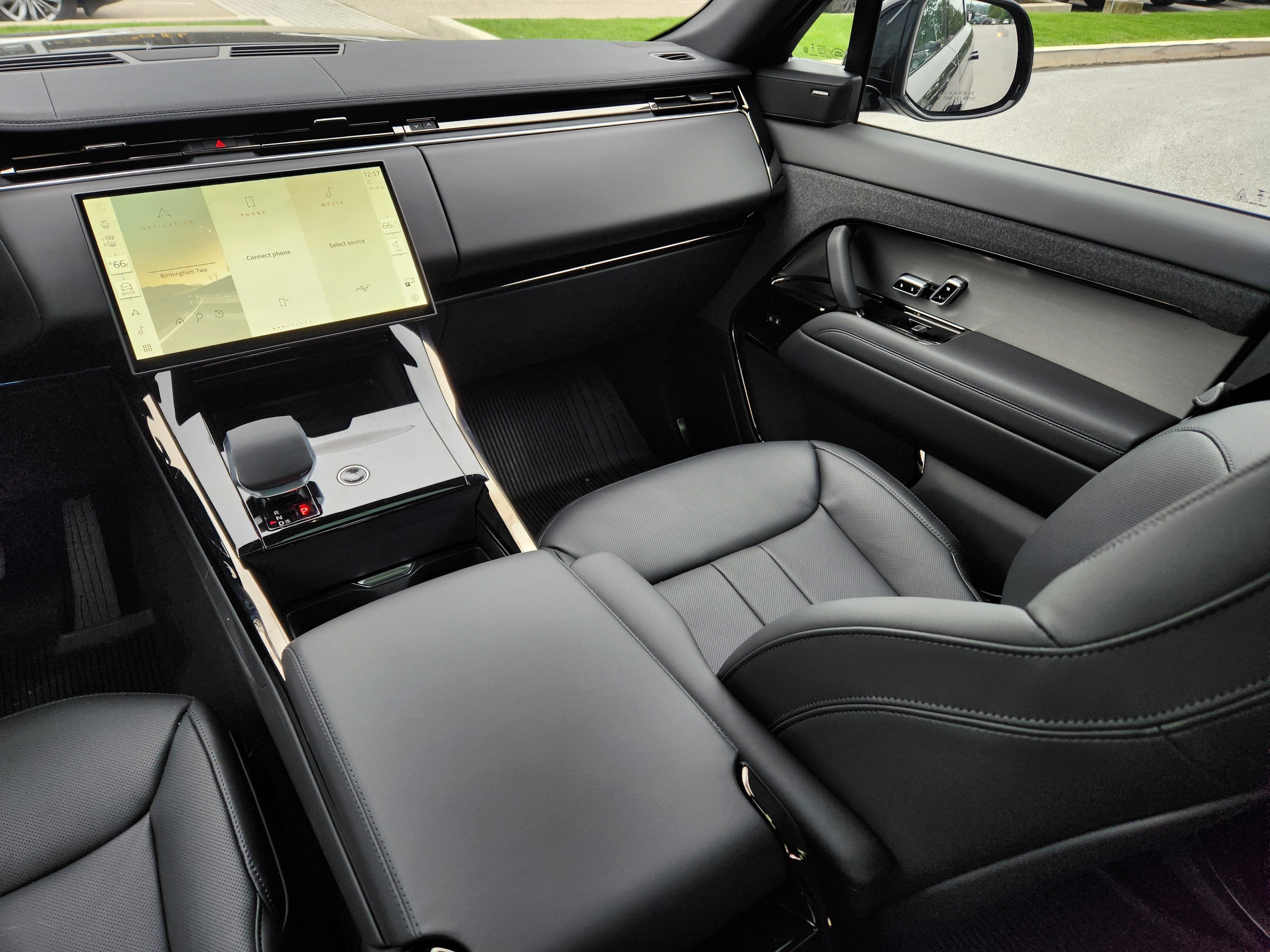 2027 Land Rover Range Rover Sport SE