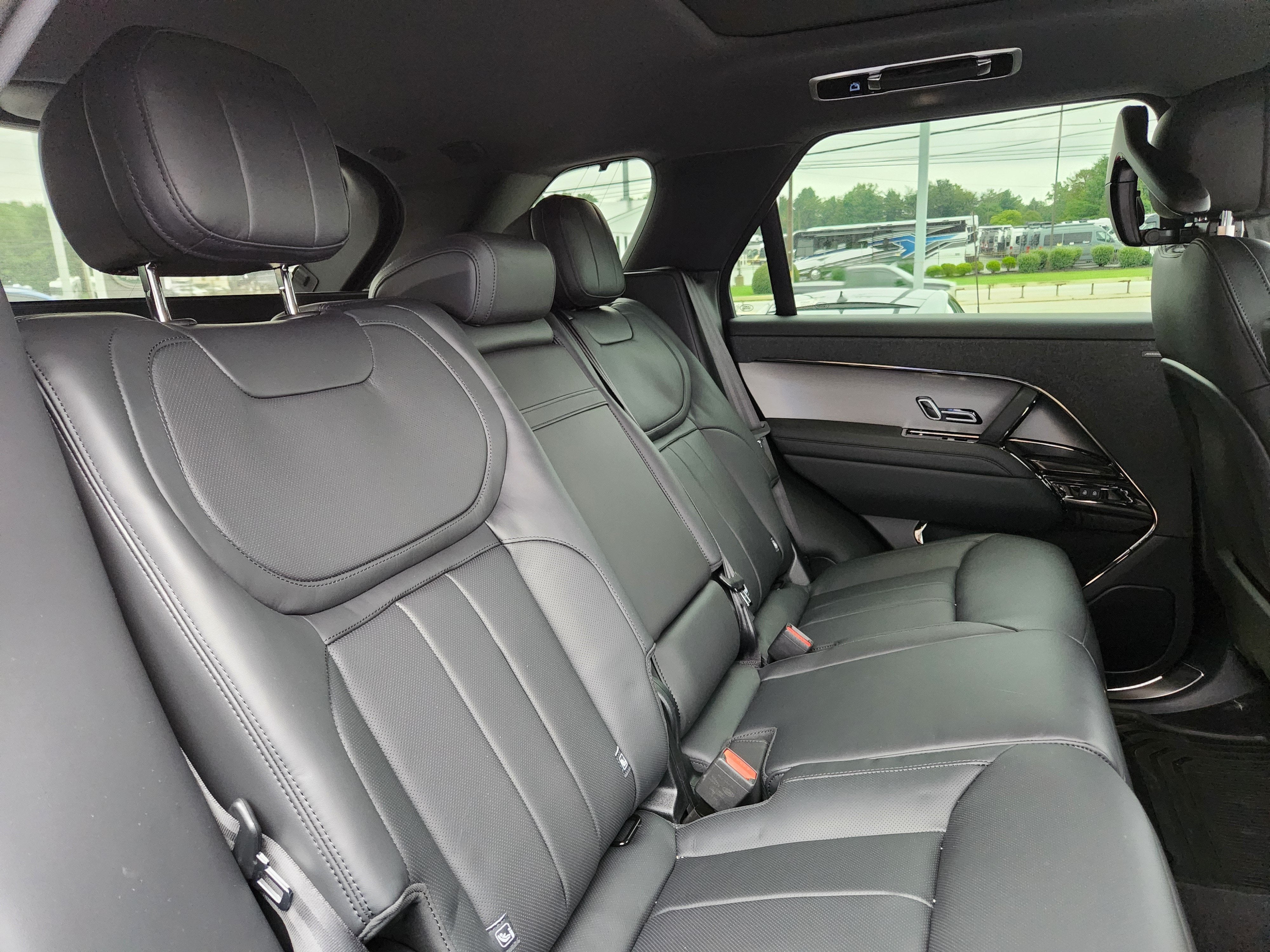 2027 Land Rover Range Rover Sport SE