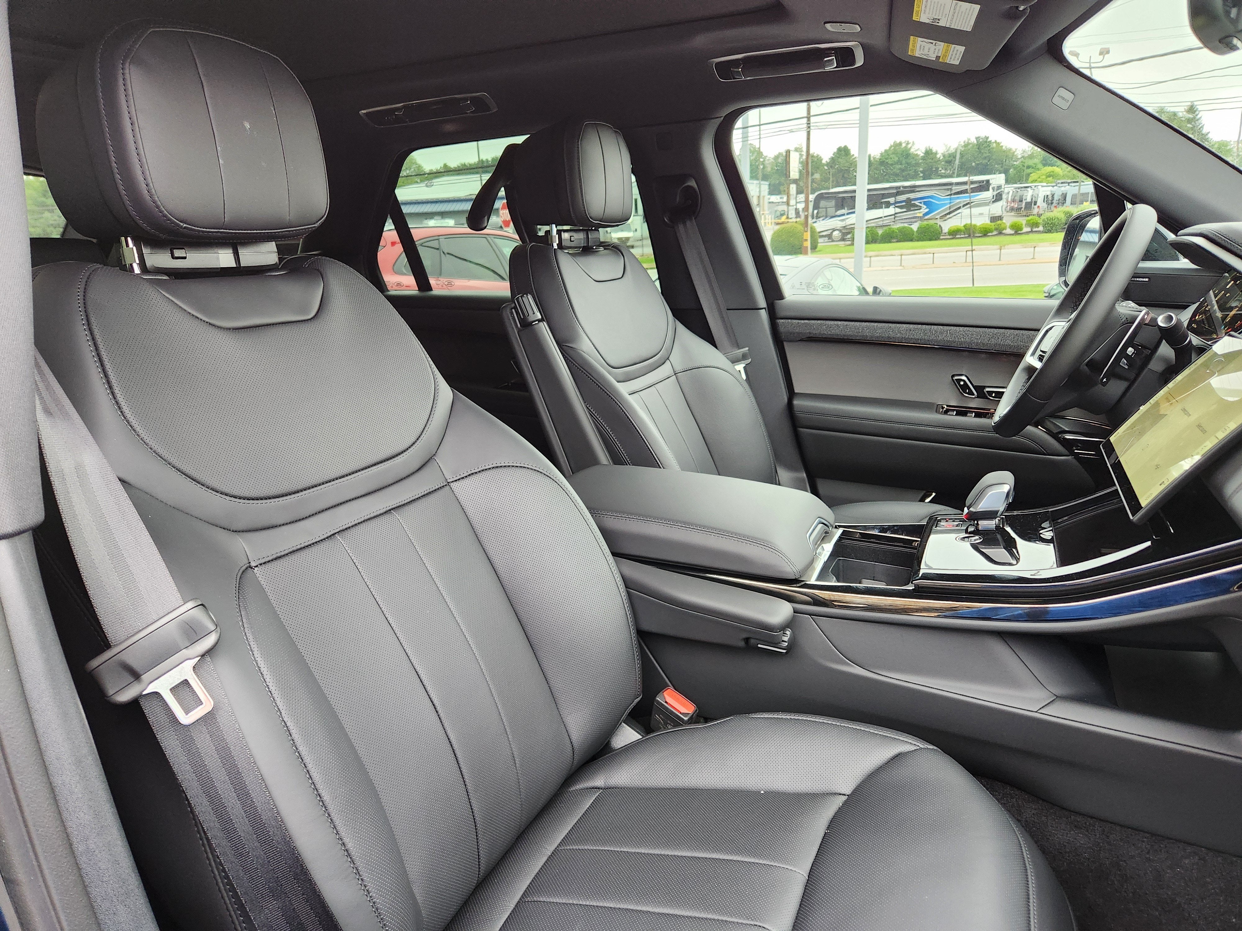 2027 Land Rover Range Rover Sport SE