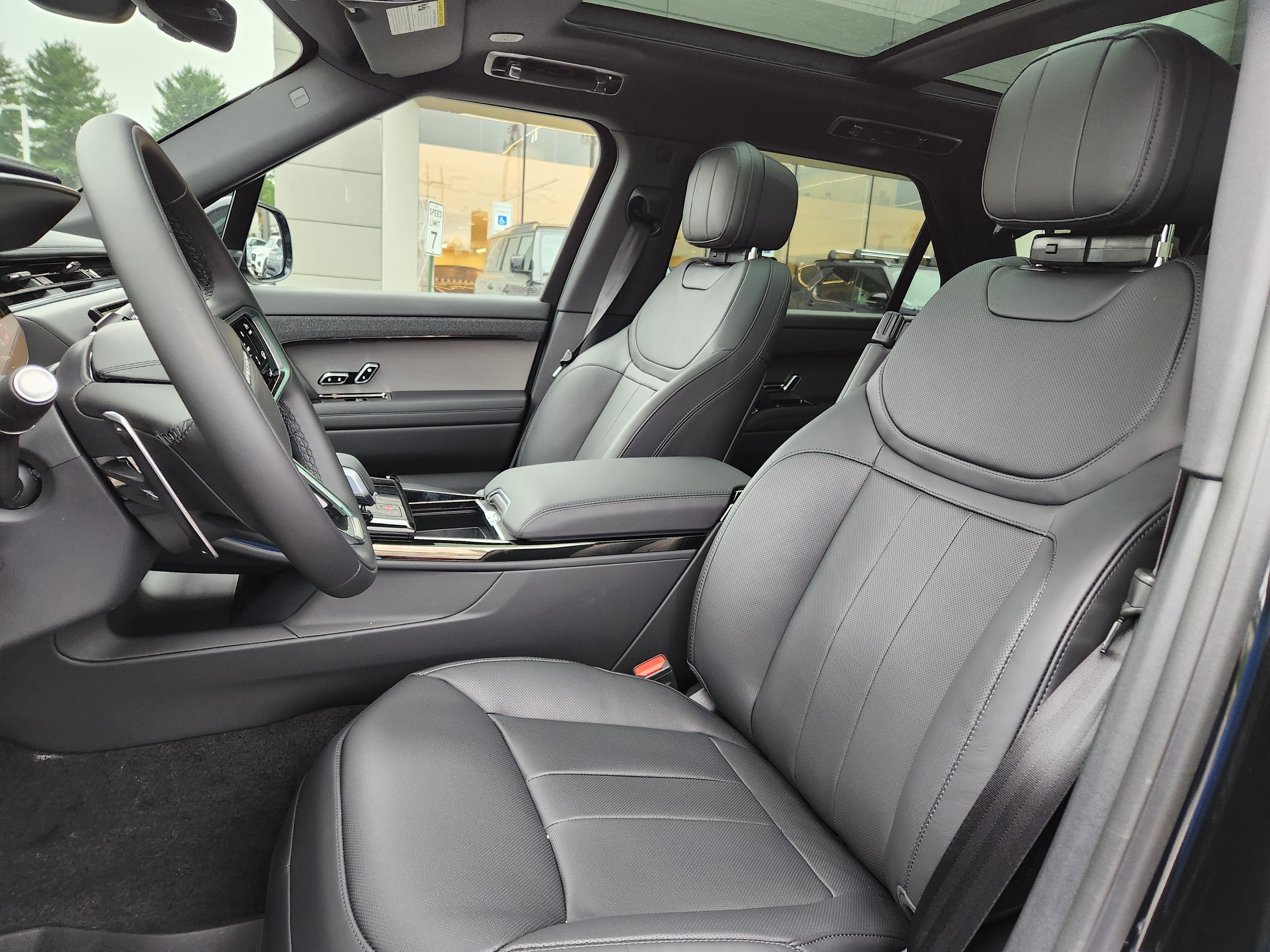 2027 Land Rover Range Rover Sport SE