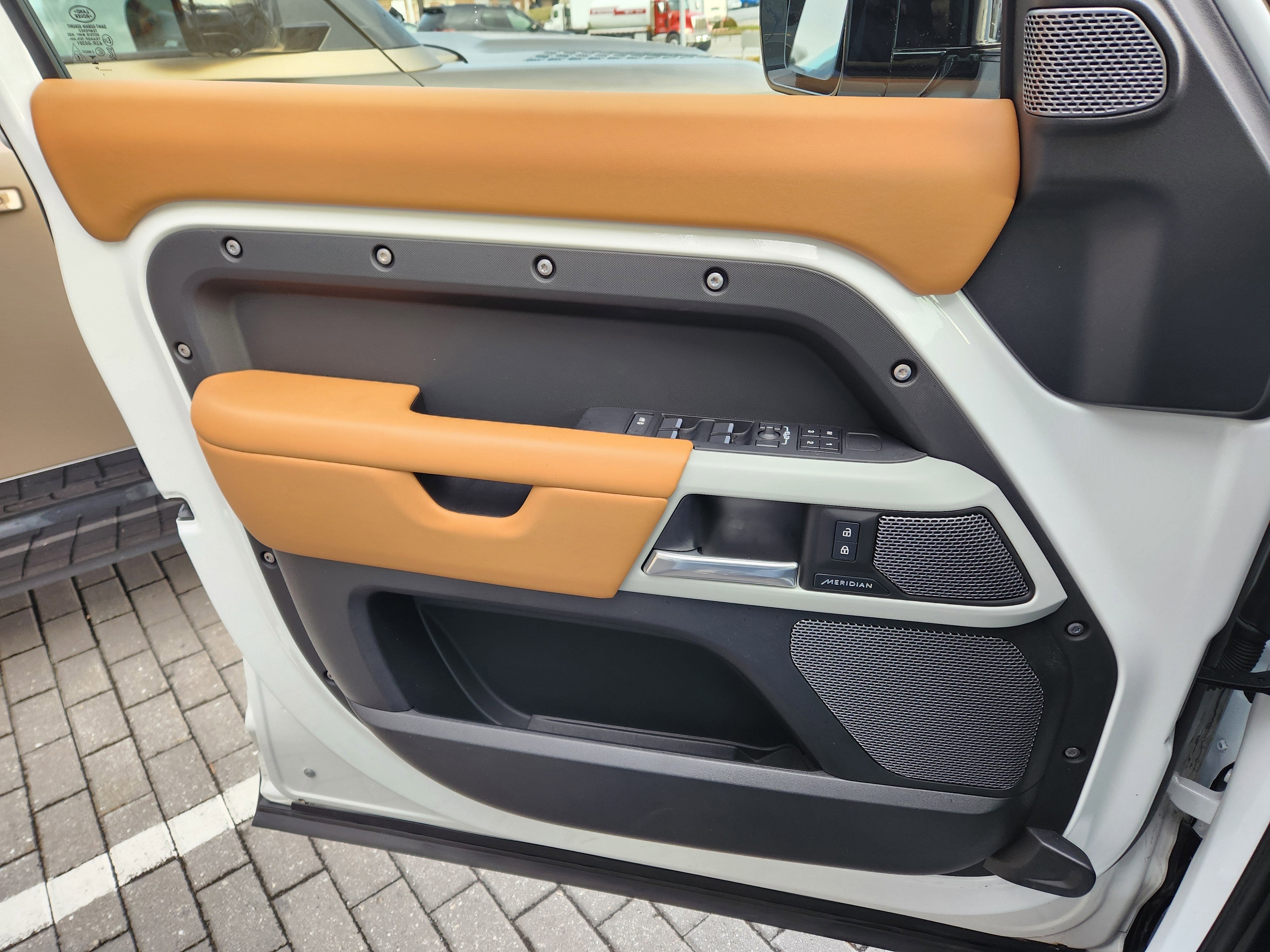 2024 Land Rover Defender 110 X-Dynamic SE