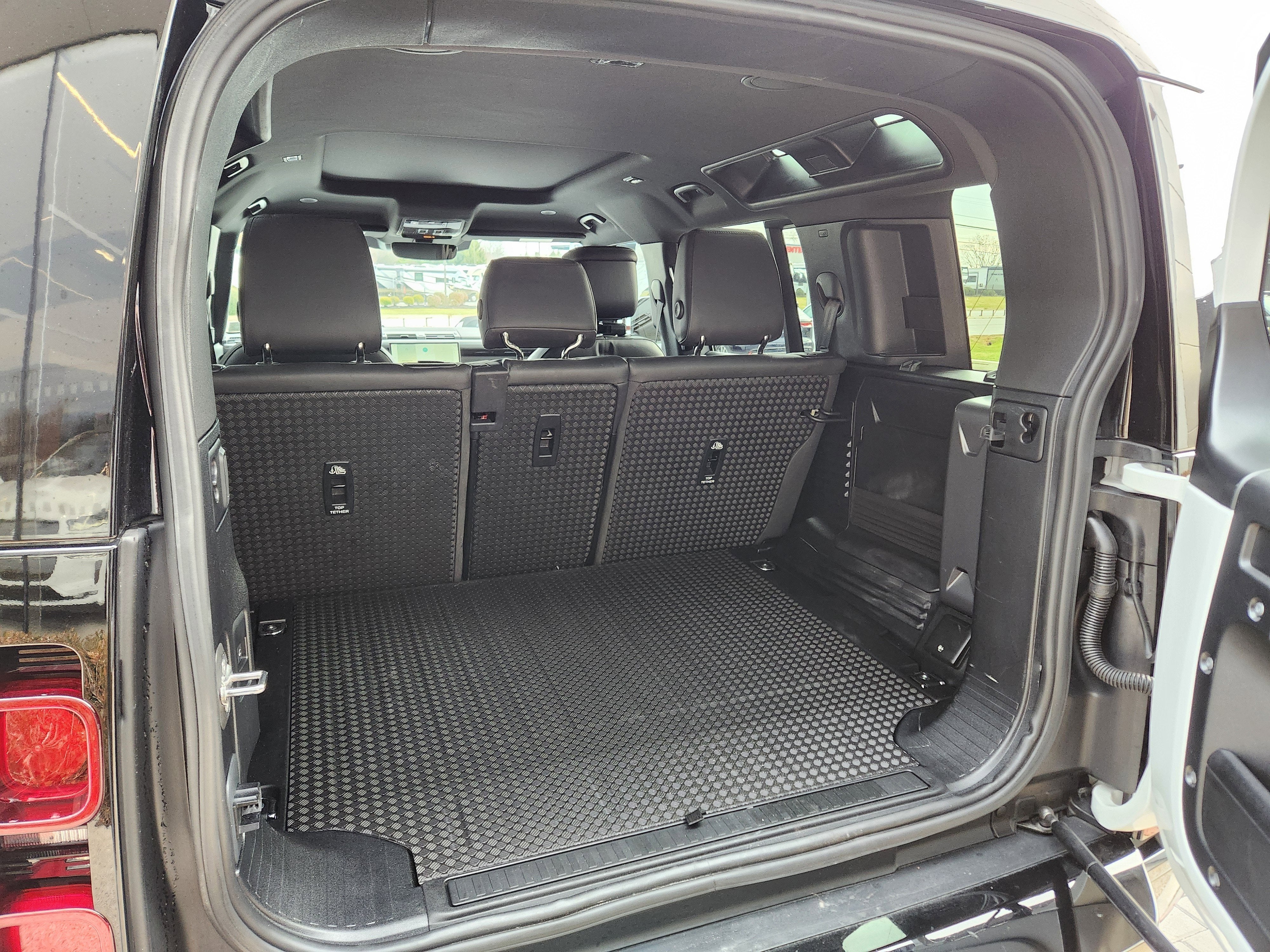 2025 Land Rover Defender 110 X-Dynamic SE