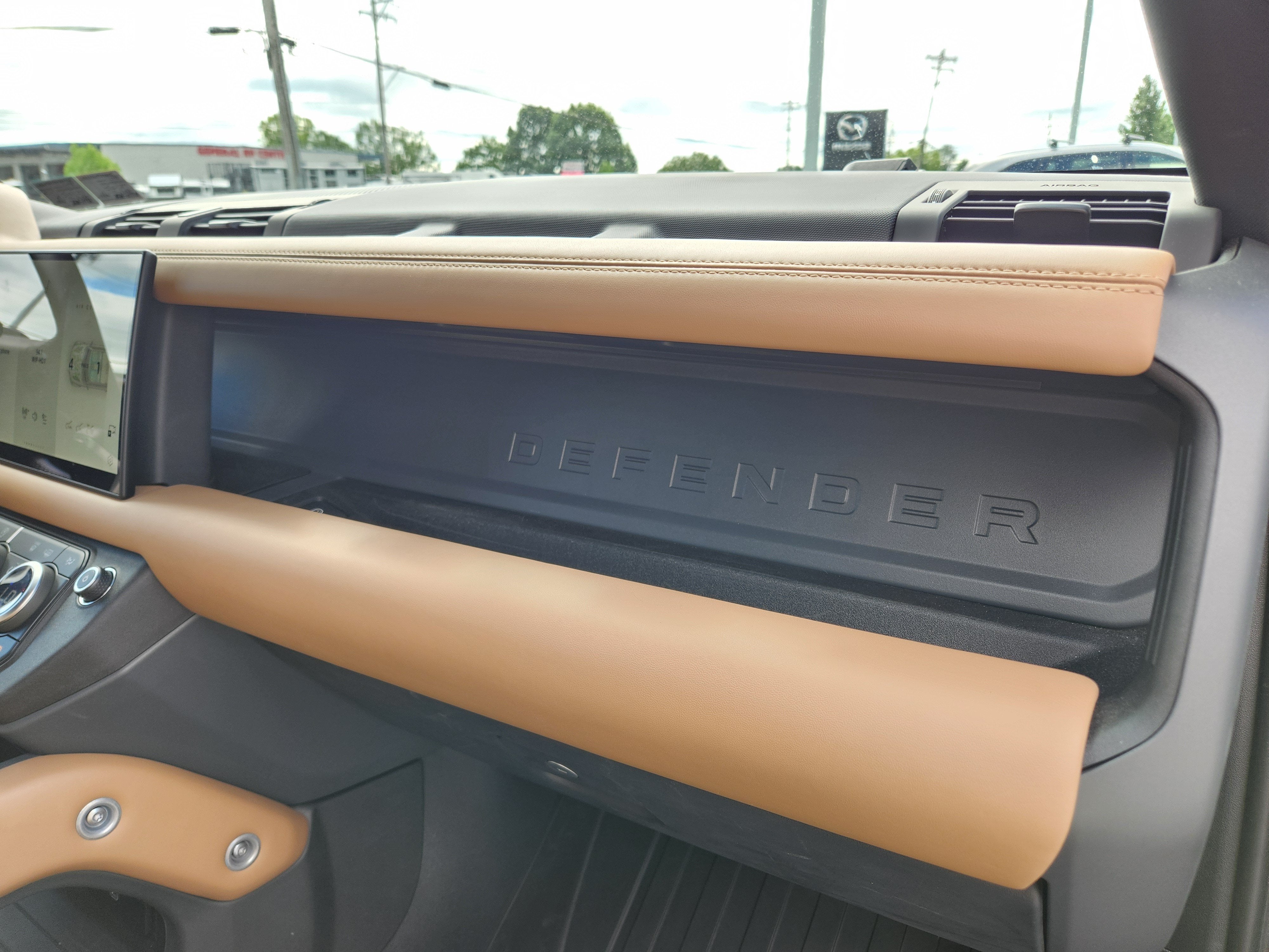 2025 Land Rover Defender 110 X-Dynamic SE