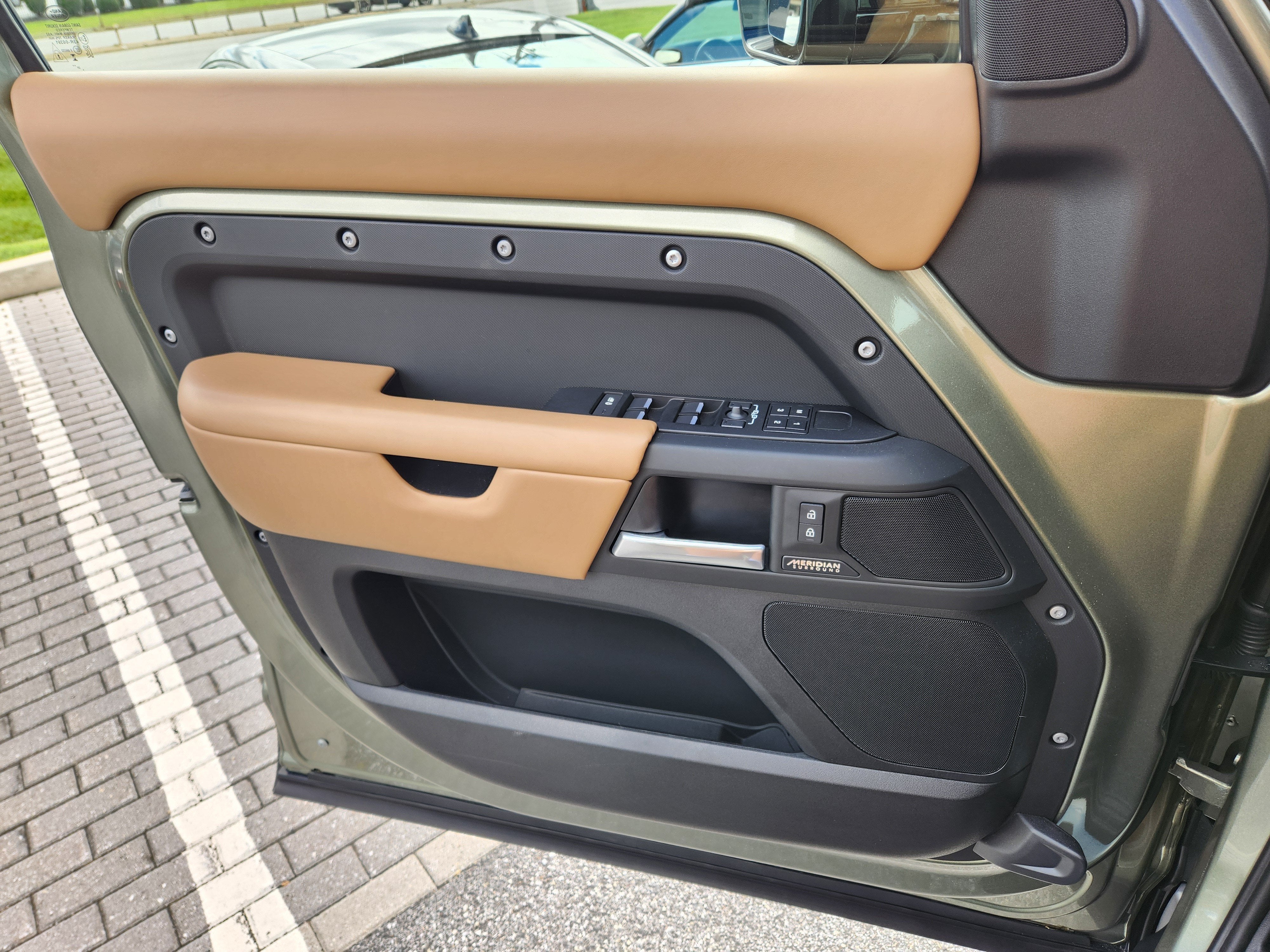 2025 Land Rover Defender 110 X-Dynamic SE