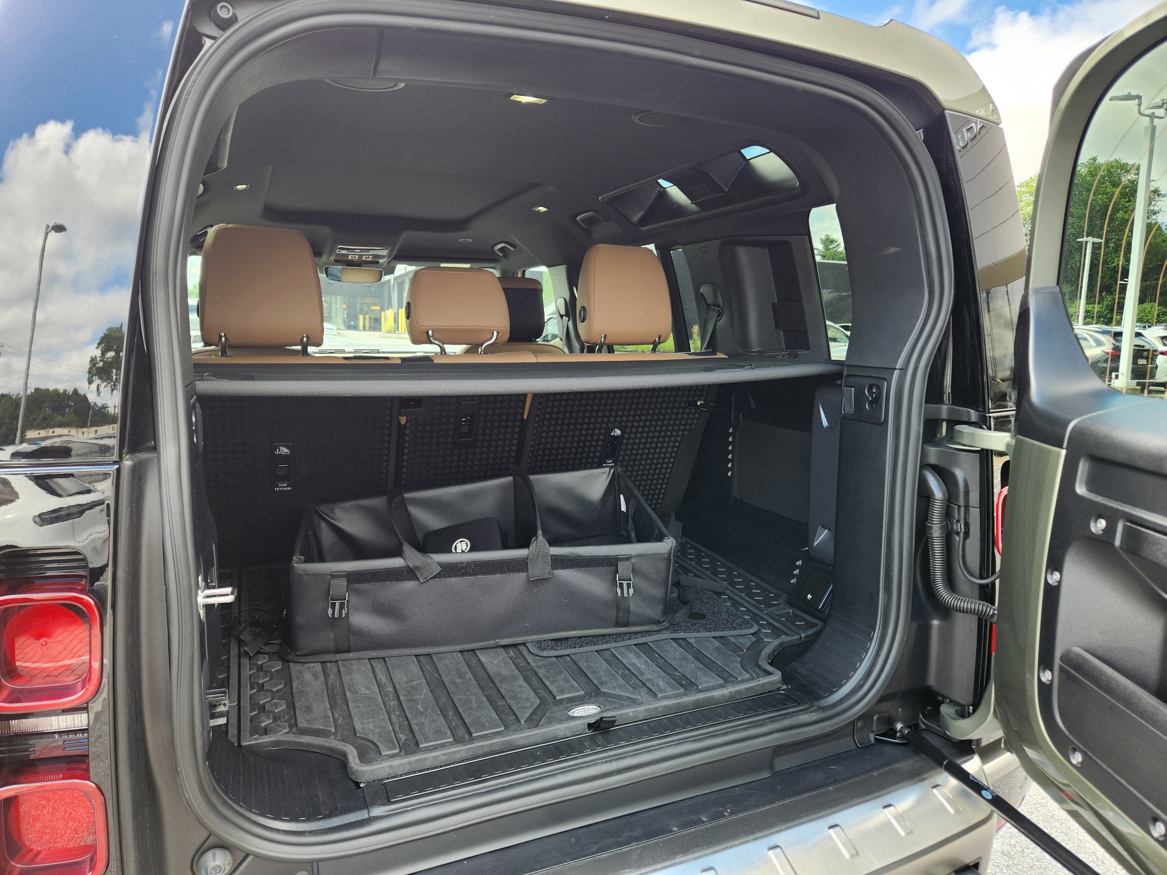 2025 Land Rover Defender 110 X-Dynamic SE
