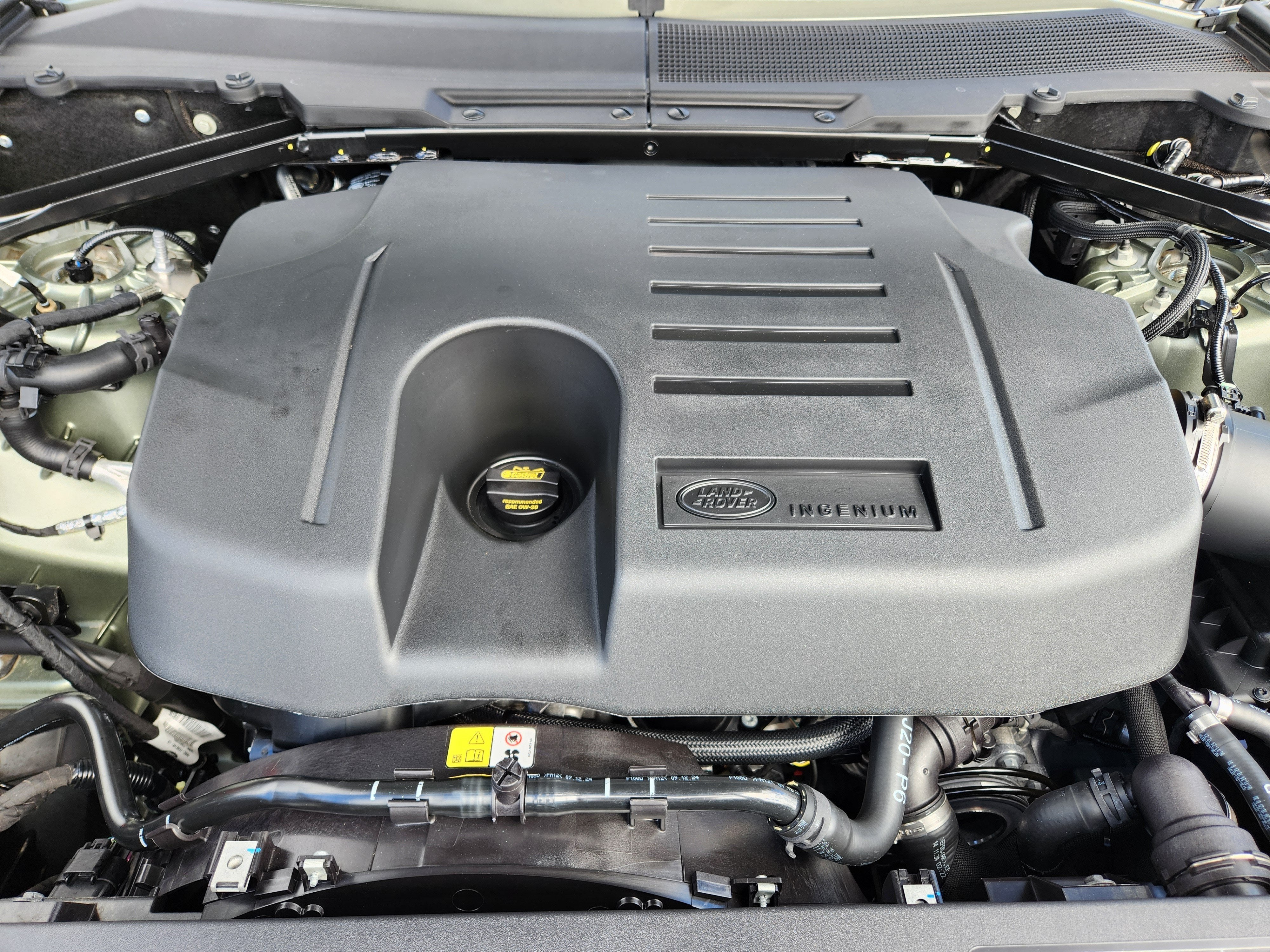 2025 Land Rover Defender 110 X-Dynamic SE
