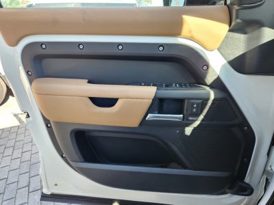 2025 Land Rover Defender 110 X-Dynamic SE