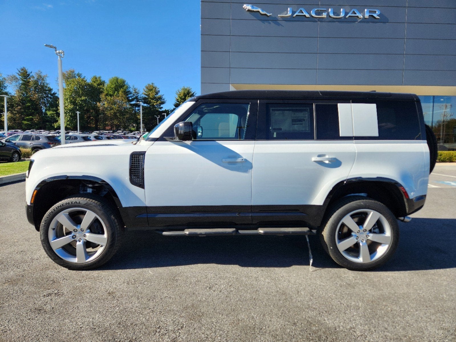 2025 Land Rover Defender 110 X-Dynamic SE