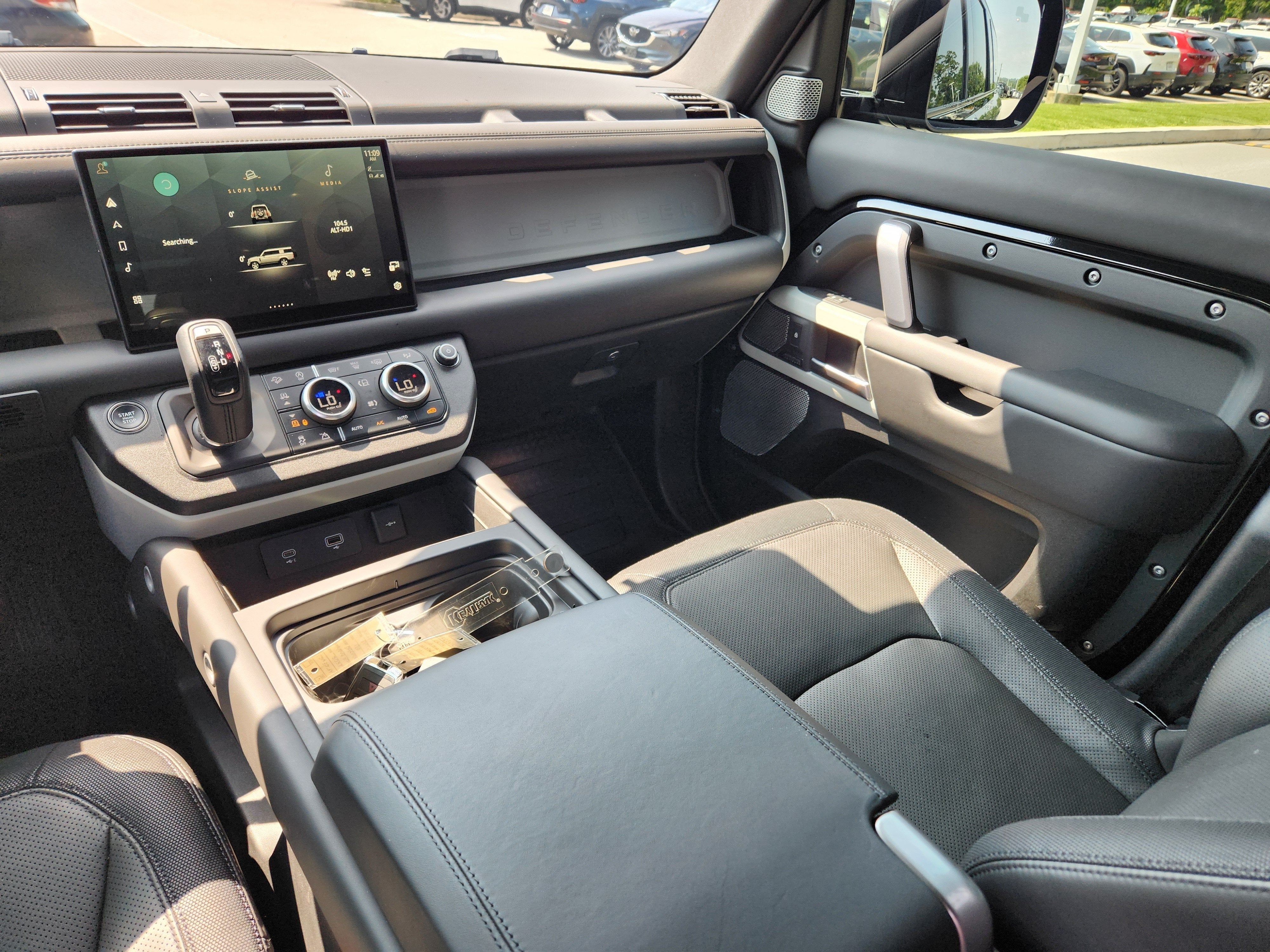 2023 Land Rover Defender 130 X-Dynamic SE
