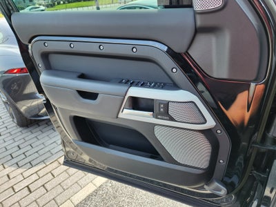 2023 Land Rover Defender 130 X-Dynamic SE