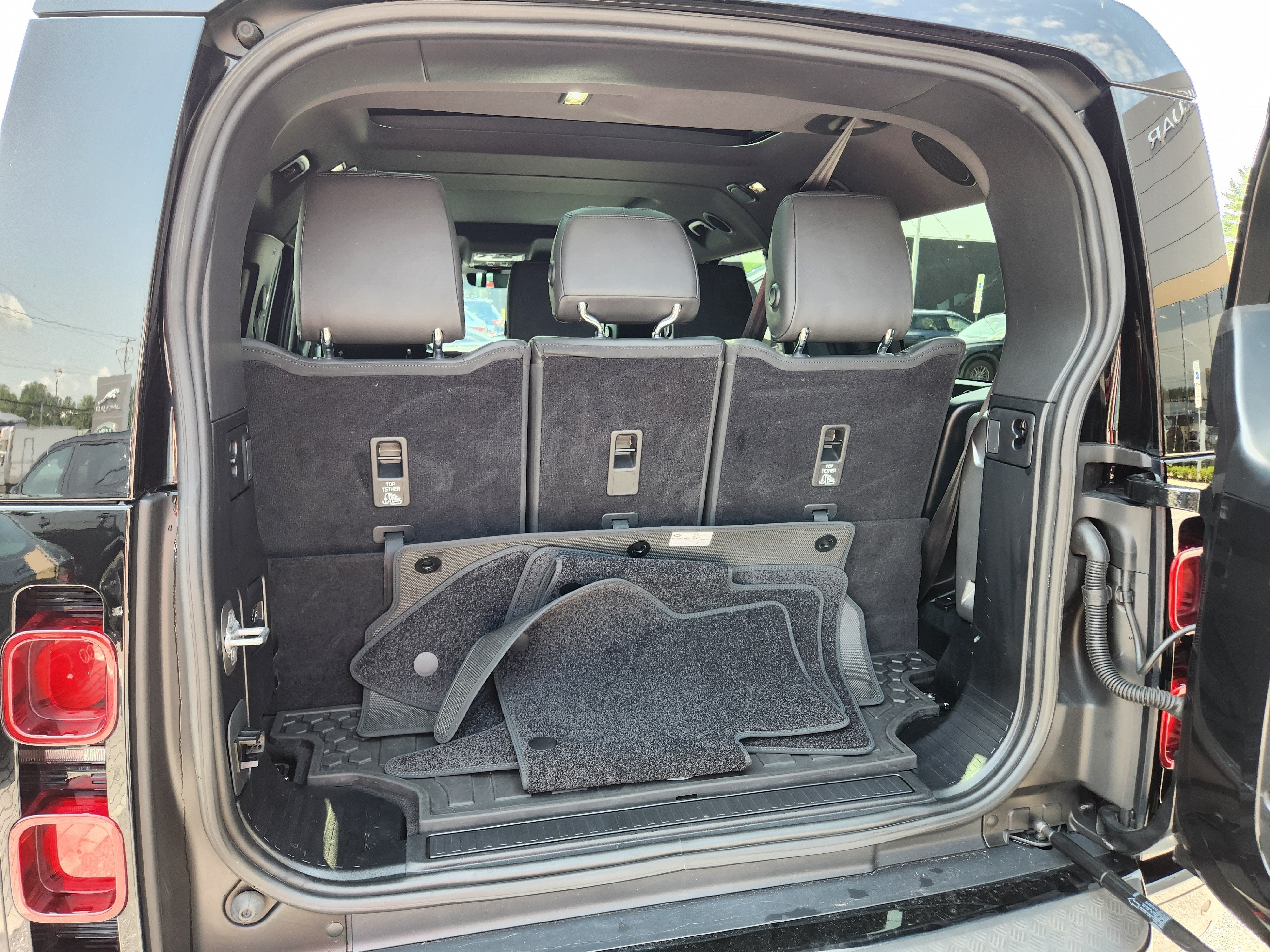 2023 Land Rover Defender 130 X-Dynamic SE