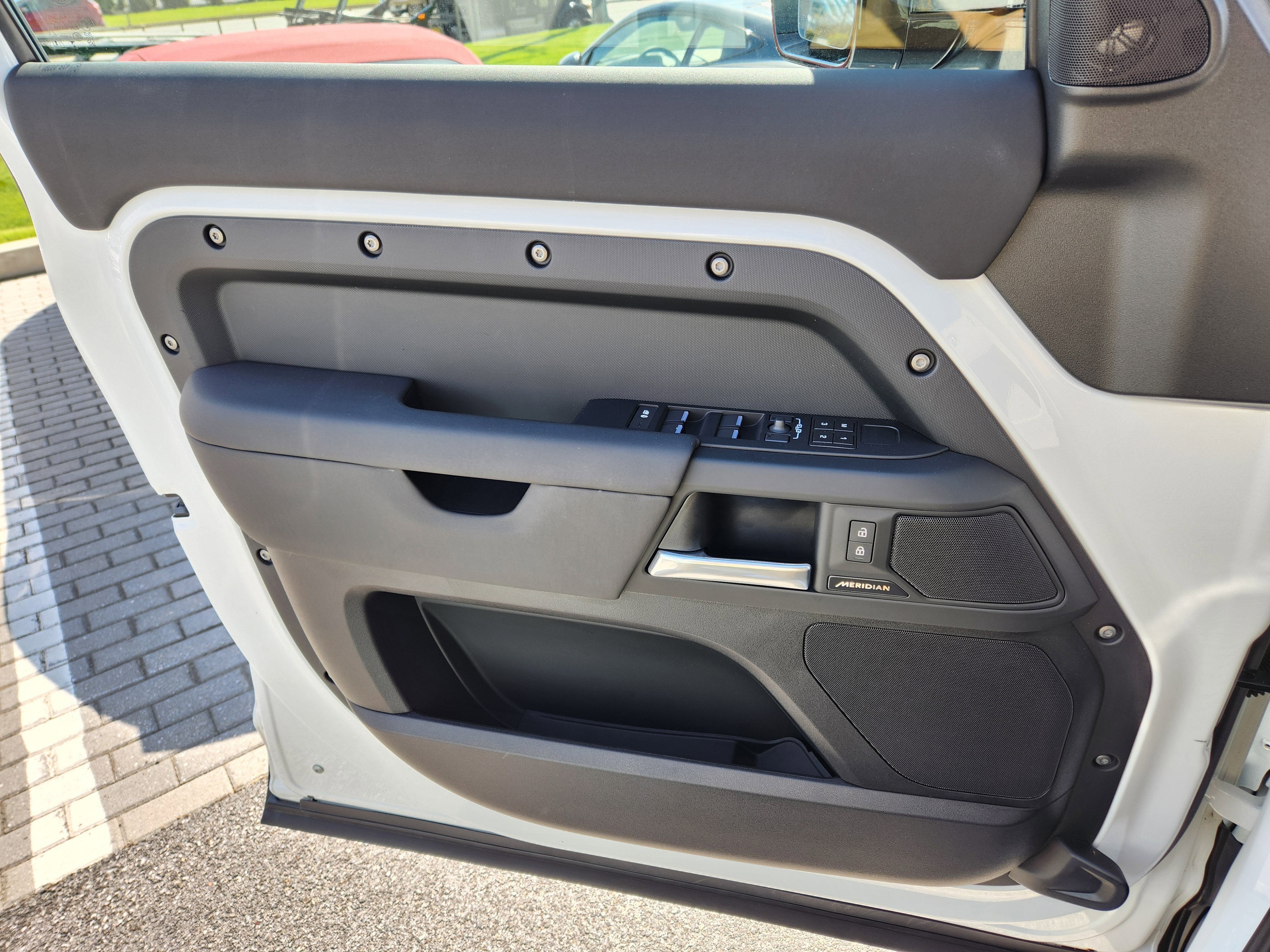 2025 Land Rover Defender 110 S