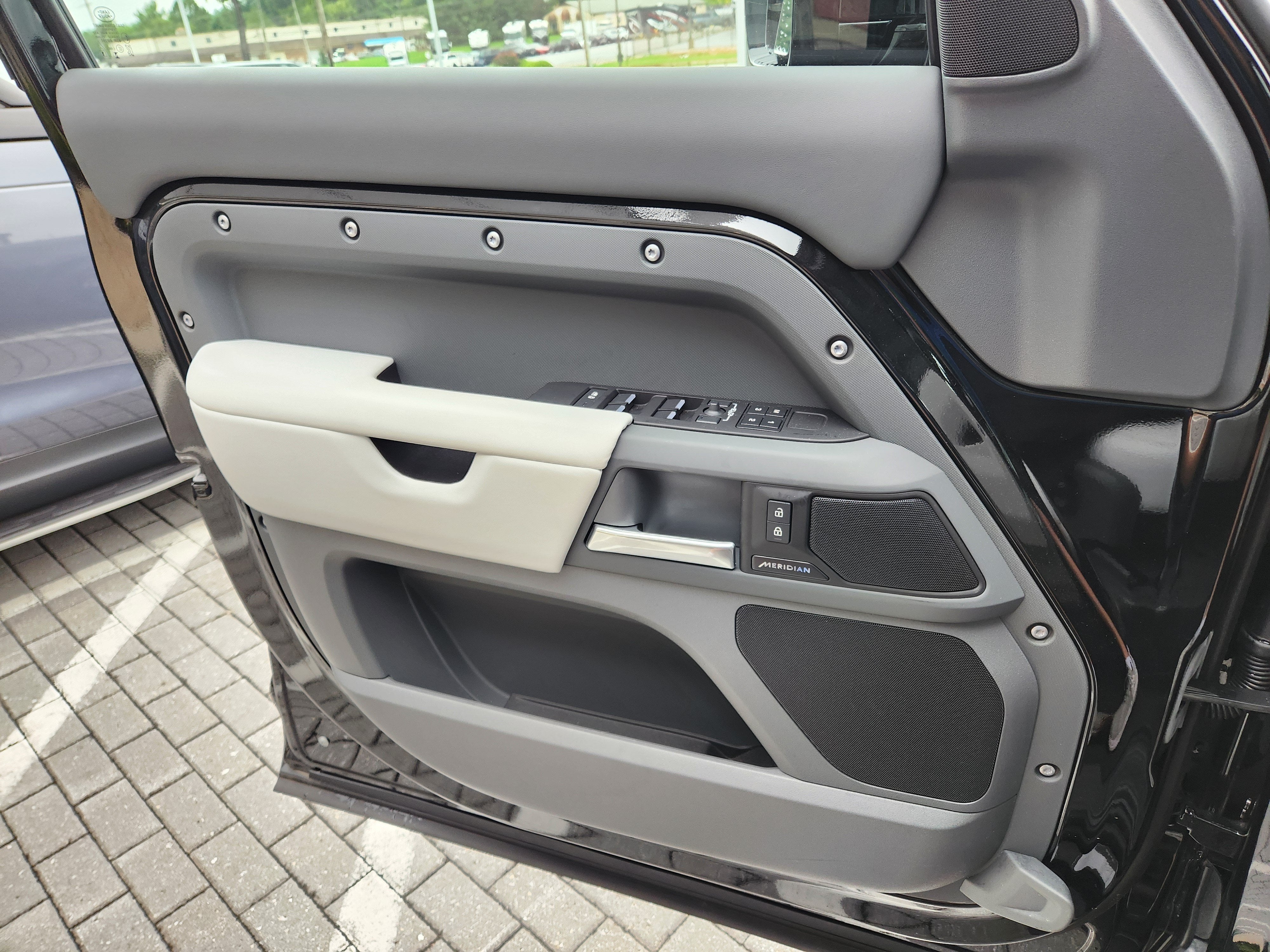 2025 Land Rover Defender 130 S