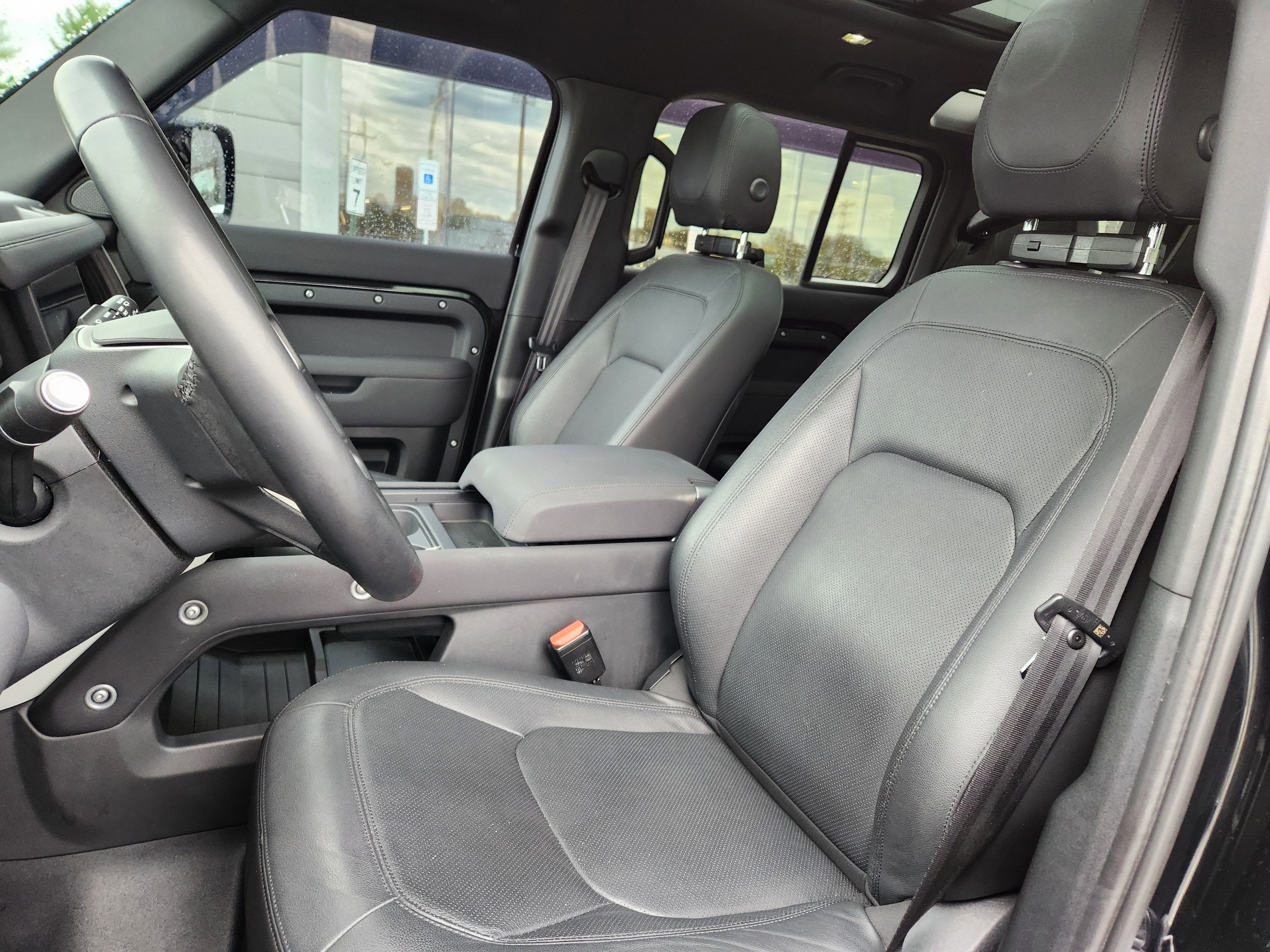 2023 Land Rover Defender 110 SE