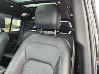 2023 Land Rover Defender 110 SE