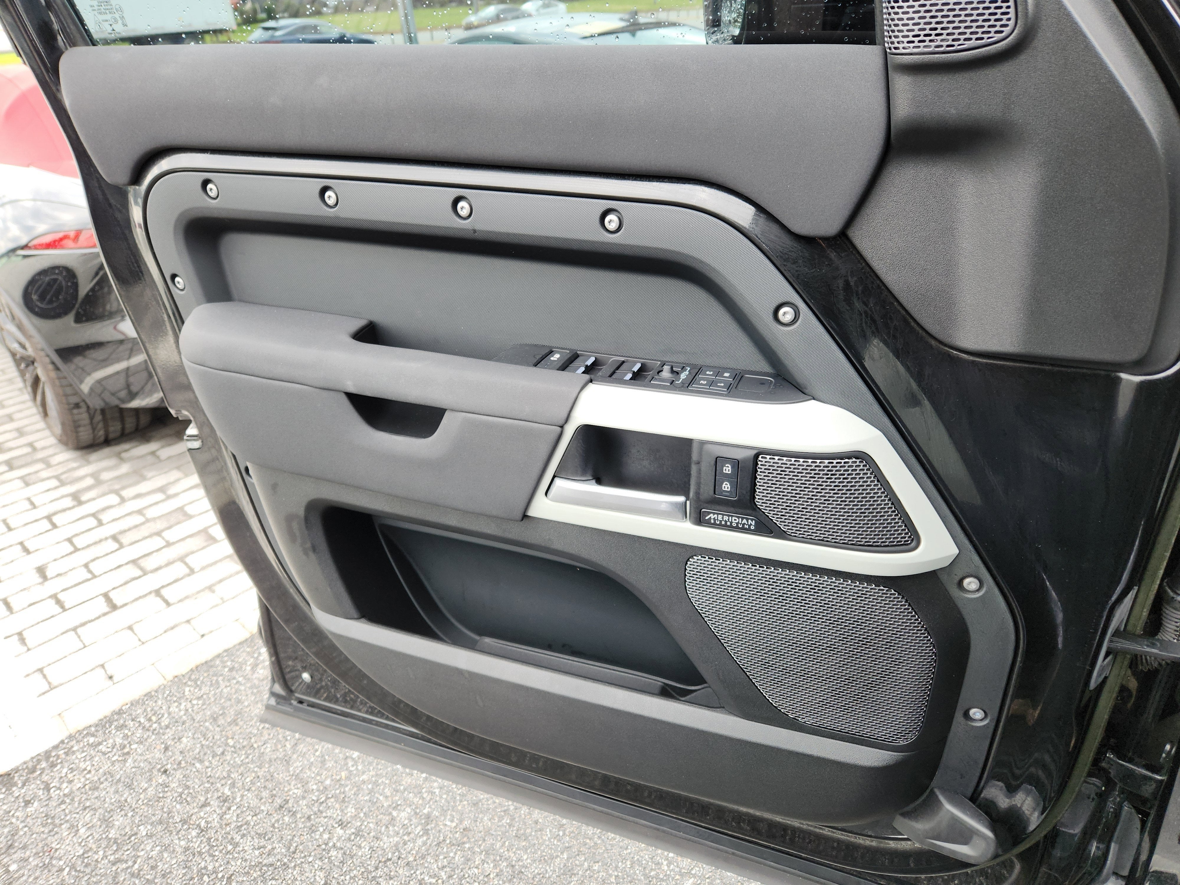 2023 Land Rover Defender 110 SE