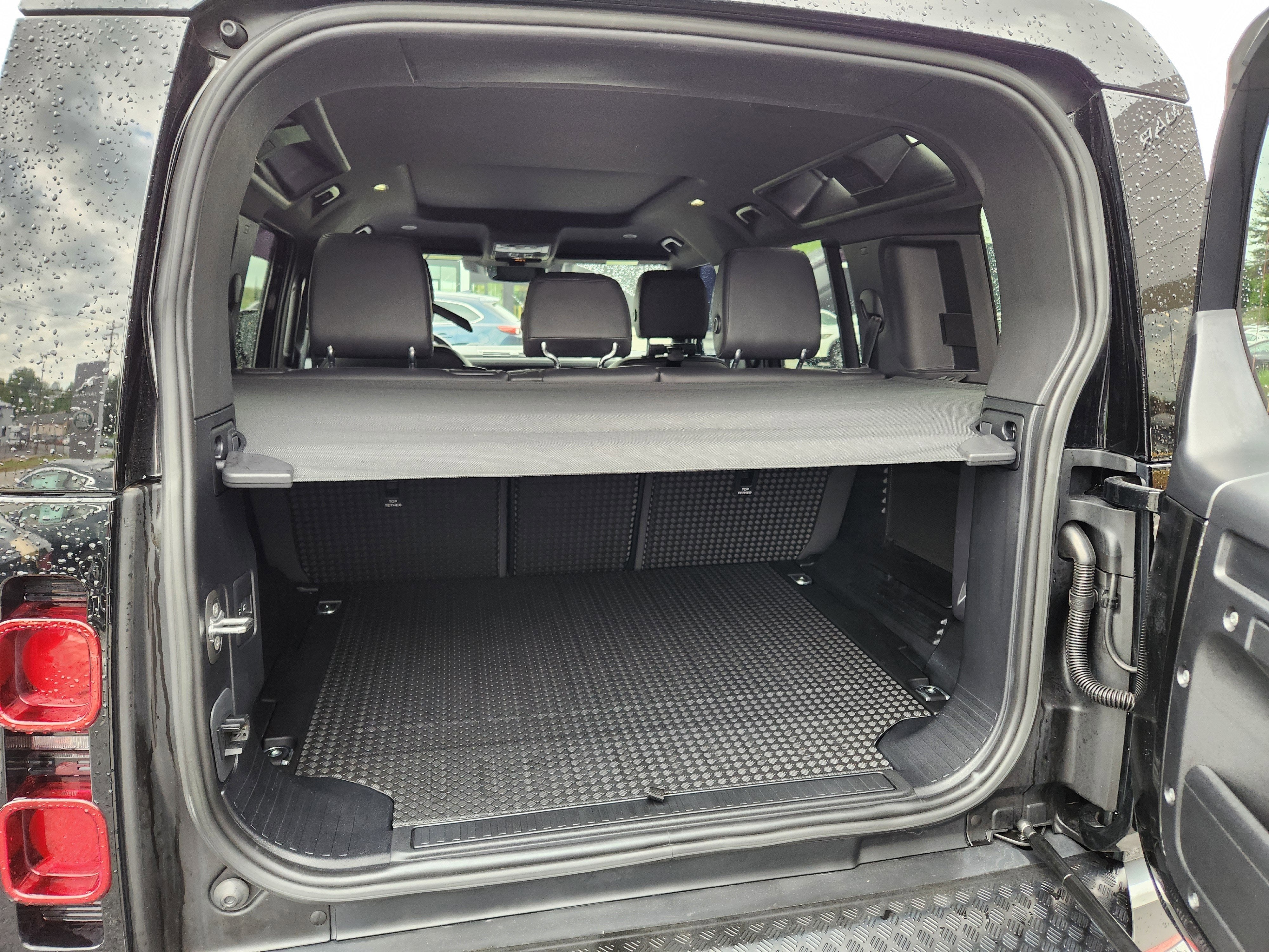 2023 Land Rover Defender 110 SE