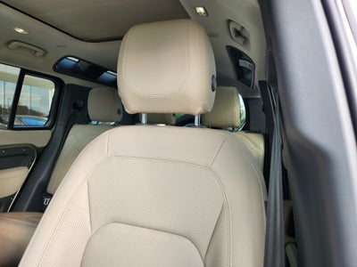 2023 Land Rover Defender SE